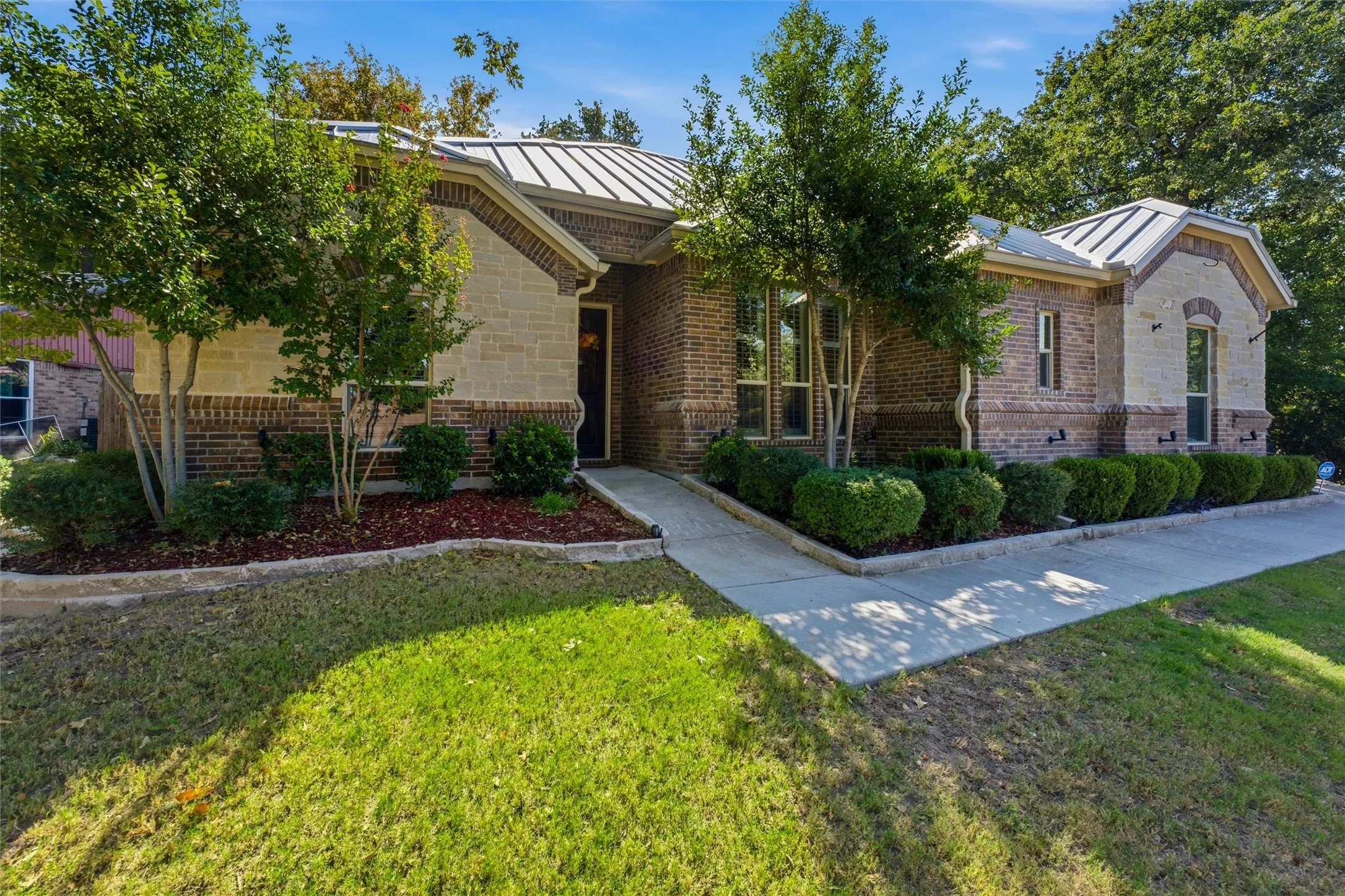 Single Family Residence For Sale in Tarrant County , 428 Lake Terrace Drive, Azle, Texas 76020, 3 Bedroom, 2 Bathroom, 2 Garage spaces, 2,069 Sqft, built in 2018, mls#21419020, Real Estate Agent in Azle, Homes For Sale in Tarrant county, Homes For Sale in Azle, Realtor in Azle Texas, Real Estate Brokerage Independent Realty Texas, Luminita Cordes Realtor