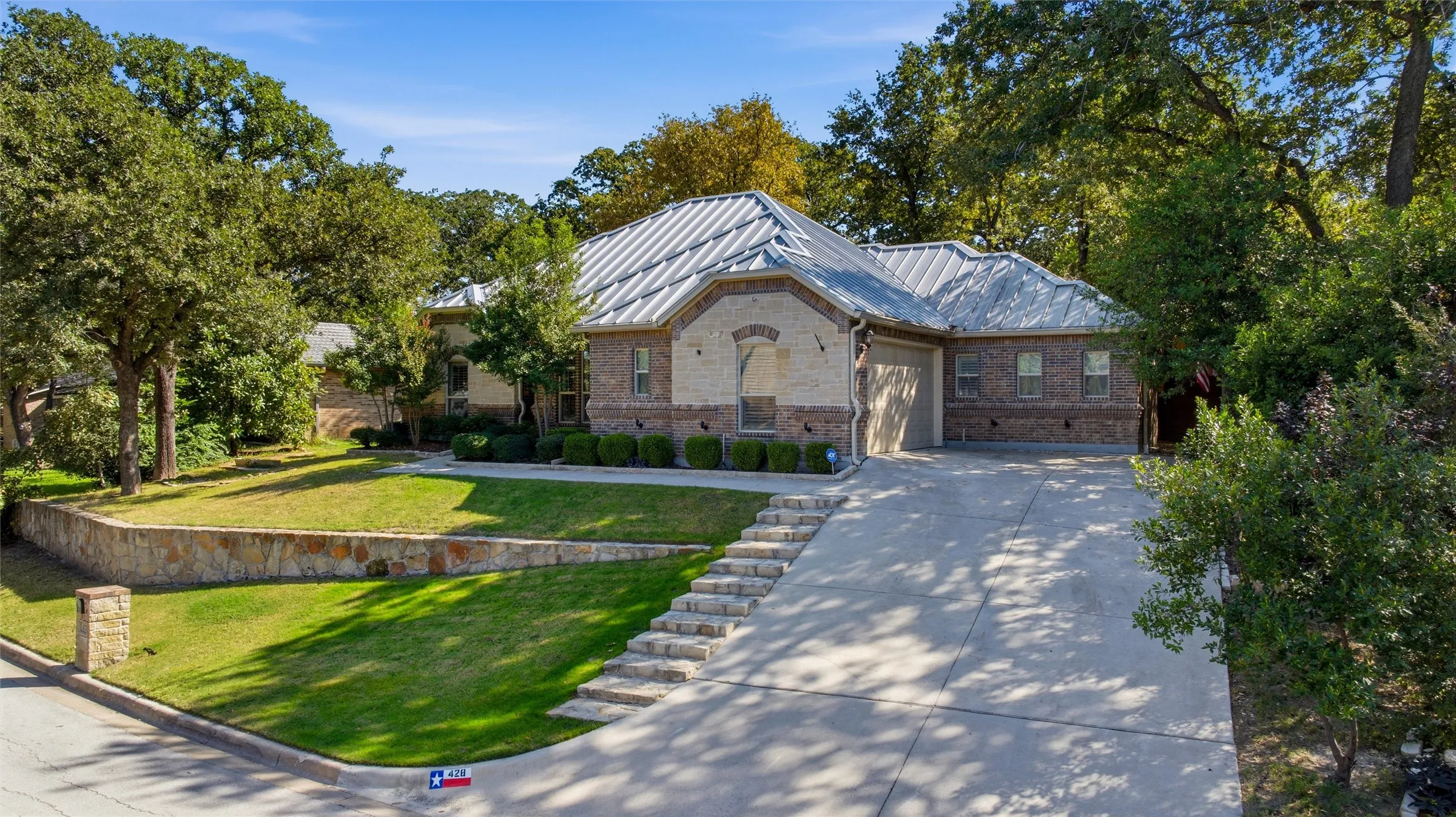 Single Family Residence For Sale in Tarrant County , 428 Lake Terrace Drive, Azle, Texas 76020, 3 Bedroom, 2 Bathroom, 2 Garage spaces, 2,069 Sqft, built in 2018, mls#21419020, Real Estate Agent in Azle, Homes For Sale in Tarrant county, Homes For Sale in Azle, Realtor in Azle Texas, Real Estate Brokerage Independent Realty Texas, Luminita Cordes Realtor