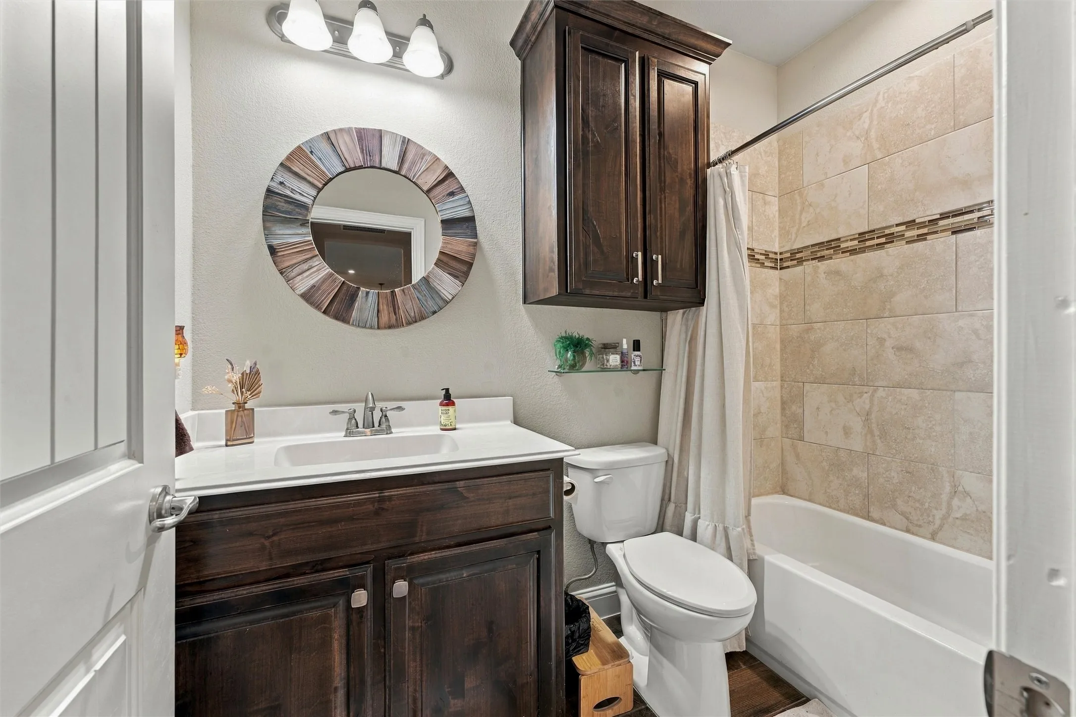 Single Family Residence For Sale in Tarrant County , 428 Lake Terrace Drive, Azle, Texas 76020, 3 Bedroom, 2 Bathroom, 2 Garage spaces, 2,069 Sqft, built in 2018, mls#21419020, Real Estate Agent in Azle, Homes For Sale in Tarrant county, Homes For Sale in Azle, Realtor in Azle Texas, Real Estate Brokerage Independent Realty Texas, Luminita Cordes Realtor