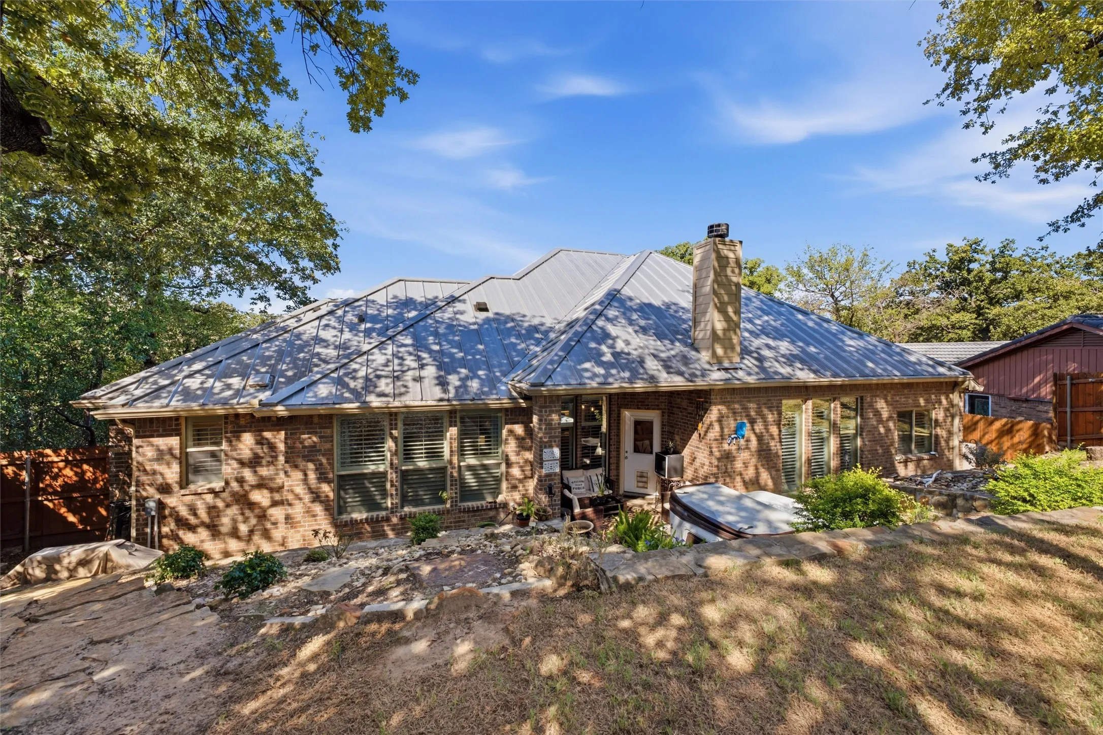 Single Family Residence For Sale in Tarrant County , 428 Lake Terrace Drive, Azle, Texas 76020, 3 Bedroom, 2 Bathroom, 2 Garage spaces, 2,069 Sqft, built in 2018, mls#21419020, Real Estate Agent in Azle, Homes For Sale in Tarrant county, Homes For Sale in Azle, Realtor in Azle Texas, Real Estate Brokerage Independent Realty Texas, Luminita Cordes Realtor