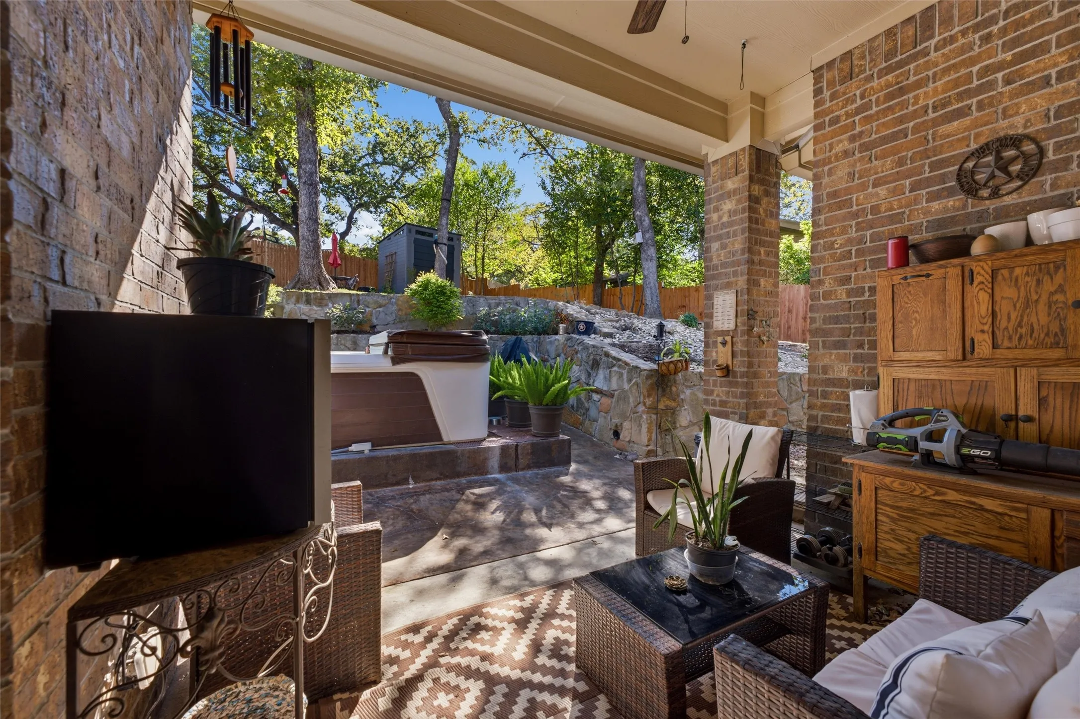 Single Family Residence For Sale in Tarrant County , 428 Lake Terrace Drive, Azle, Texas 76020, 3 Bedroom, 2 Bathroom, 2 Garage spaces, 2,069 Sqft, built in 2018, mls#21419020, Real Estate Agent in Azle, Homes For Sale in Tarrant county, Homes For Sale in Azle, Realtor in Azle Texas, Real Estate Brokerage Independent Realty Texas, Luminita Cordes Realtor
