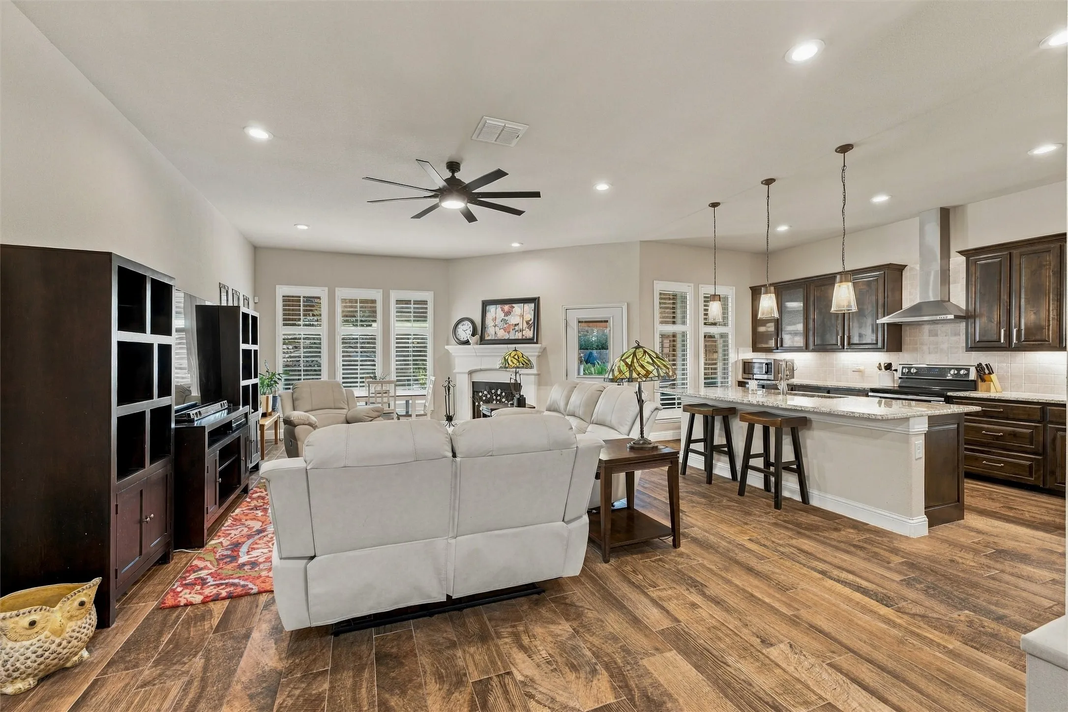 Single Family Residence For Sale in Tarrant County , 428 Lake Terrace Drive, Azle, Texas 76020, 3 Bedroom, 2 Bathroom, 2 Garage spaces, 2,069 Sqft, built in 2018, mls#21419020, Real Estate Agent in Azle, Homes For Sale in Tarrant county, Homes For Sale in Azle, Realtor in Azle Texas, Real Estate Brokerage Independent Realty Texas, Luminita Cordes Realtor