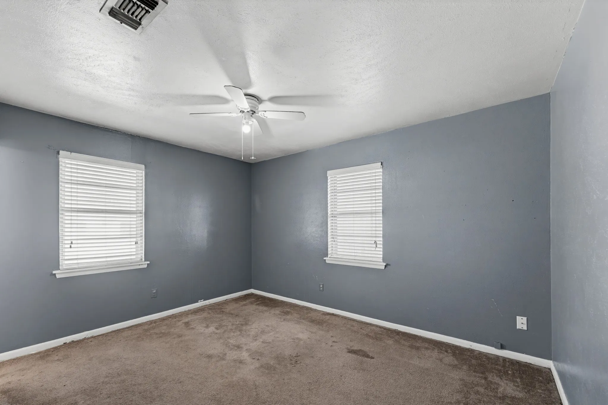 Single Family Residence For Sale in Dallas County , 2910 Grove Street, Irving, Texas 75060, 3 Bedroom, 2 Bathroom, Garage spaces, 1,368 Sqft, built in 1960, mls#21419167, Real Estate Agent in Irving, Homes For Sale in Dallas county, Homes For Sale in Irving, Realtor in Irving Texas, Real Estate Brokerage Independent Realty Texas, Luminita Cordes Realtor