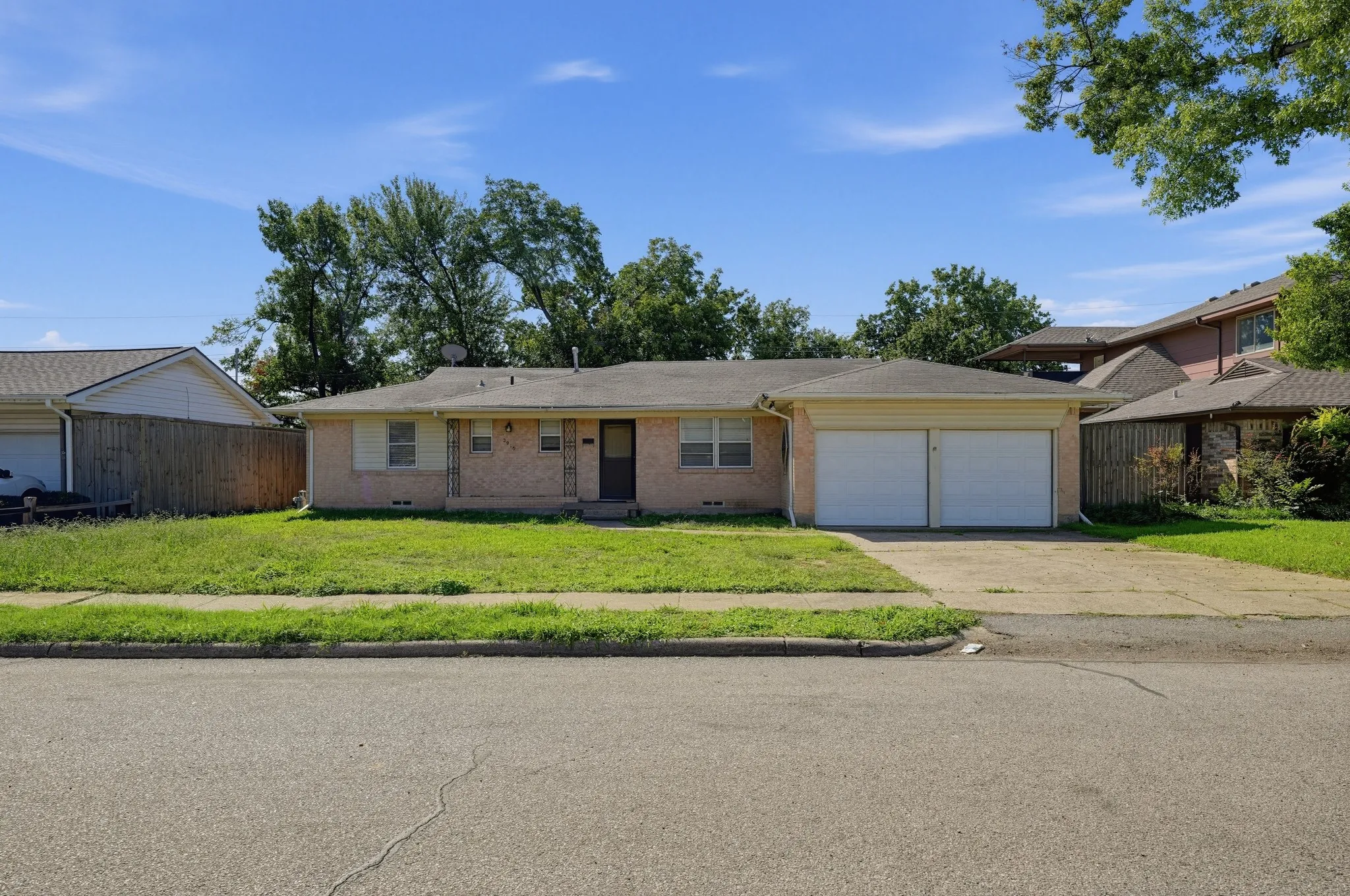 Single Family Residence For Sale in Dallas County , 2910 Grove Street, Irving, Texas 75060, 3 Bedroom, 2 Bathroom, Garage spaces, 1,368 Sqft, built in 1960, mls#21419167, Real Estate Agent in Irving, Homes For Sale in Dallas county, Homes For Sale in Irving, Realtor in Irving Texas, Real Estate Brokerage Independent Realty Texas, Luminita Cordes Realtor