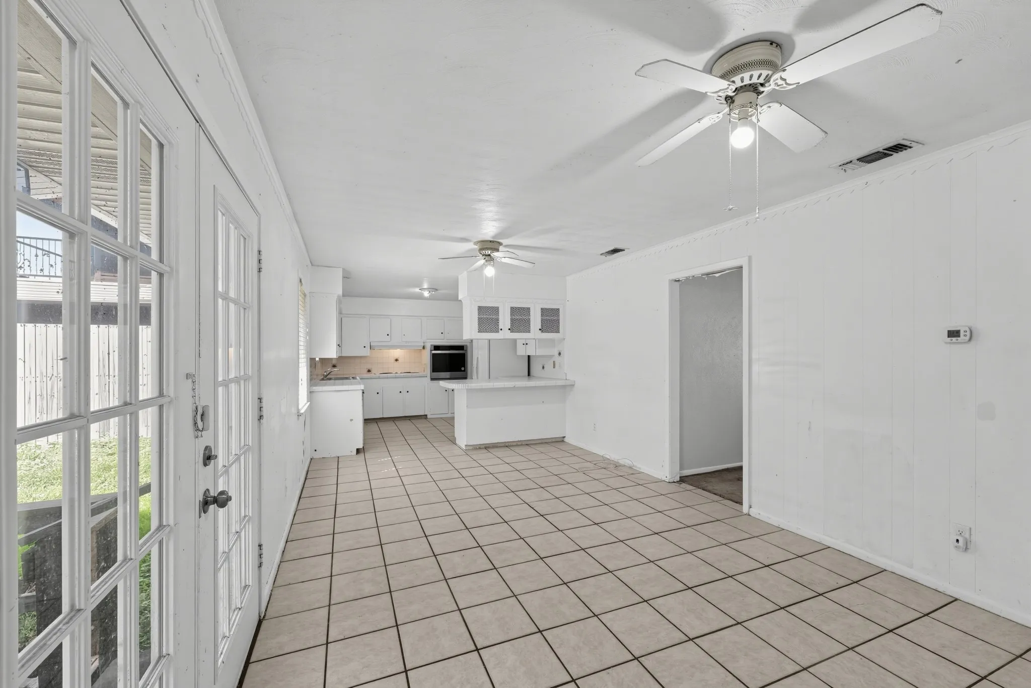 Single Family Residence For Sale in Dallas County , 2910 Grove Street, Irving, Texas 75060, 3 Bedroom, 2 Bathroom, Garage spaces, 1,368 Sqft, built in 1960, mls#21419167, Real Estate Agent in Irving, Homes For Sale in Dallas county, Homes For Sale in Irving, Realtor in Irving Texas, Real Estate Brokerage Independent Realty Texas, Luminita Cordes Realtor