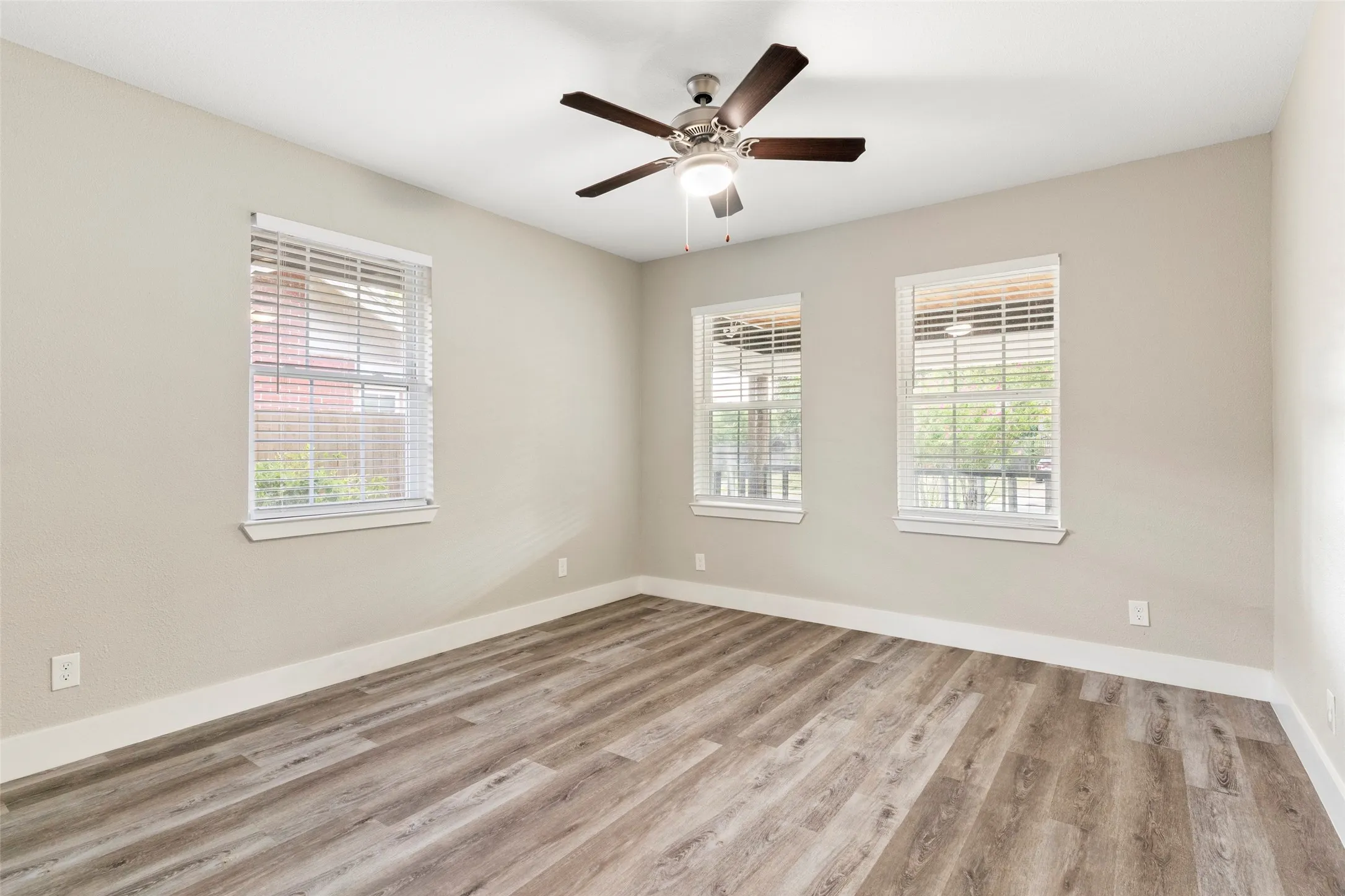 Single Family Residence For Rent in Dallas County , 604 S Fitzhugh Avenue, Dallas, Texas 75223, 4 Bedroom, 3 Bathroom, Garage spaces, 1,867 Sqft, built in 1925, mls#21418491, Real Estate Agent in Dallas, Homes For Rent in Dallas county, Homes For Rent in Dallas, Realtor in Dallas Texas, Real Estate Brokerage Independent Realty Texas, Luminita Cordes Realtor