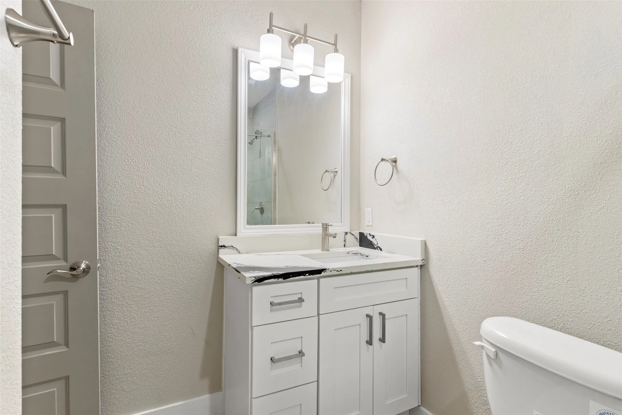 Single Family Residence For Rent in Dallas County , 604 S Fitzhugh Avenue, Dallas, Texas 75223, 4 Bedroom, 3 Bathroom, Garage spaces, 1,867 Sqft, built in 1925, mls#21418491, Real Estate Agent in Dallas, Homes For Rent in Dallas county, Homes For Rent in Dallas, Realtor in Dallas Texas, Real Estate Brokerage Independent Realty Texas, Luminita Cordes Realtor
