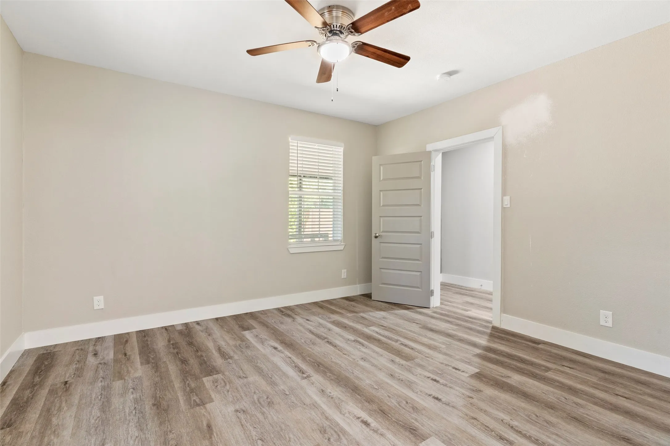 Single Family Residence For Rent in Dallas County , 604 S Fitzhugh Avenue, Dallas, Texas 75223, 4 Bedroom, 3 Bathroom, Garage spaces, 1,867 Sqft, built in 1925, mls#21418491, Real Estate Agent in Dallas, Homes For Rent in Dallas county, Homes For Rent in Dallas, Realtor in Dallas Texas, Real Estate Brokerage Independent Realty Texas, Luminita Cordes Realtor