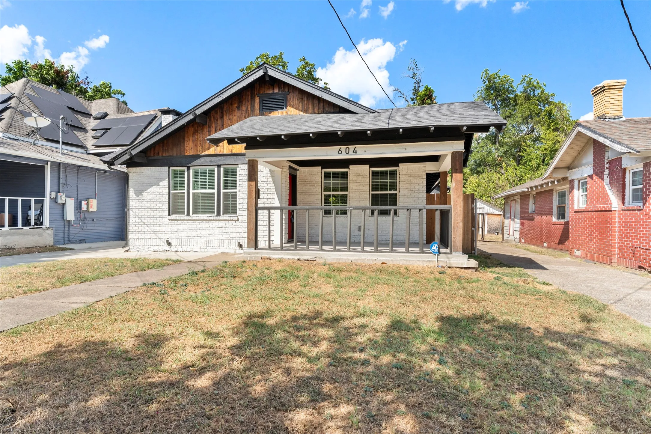Single Family Residence For Rent in Dallas County , 604 S Fitzhugh Avenue, Dallas, Texas 75223, 4 Bedroom, 3 Bathroom, Garage spaces, 1,867 Sqft, built in 1925, mls#21418491, Real Estate Agent in Dallas, Homes For Rent in Dallas county, Homes For Rent in Dallas, Realtor in Dallas Texas, Real Estate Brokerage Independent Realty Texas, Luminita Cordes Realtor