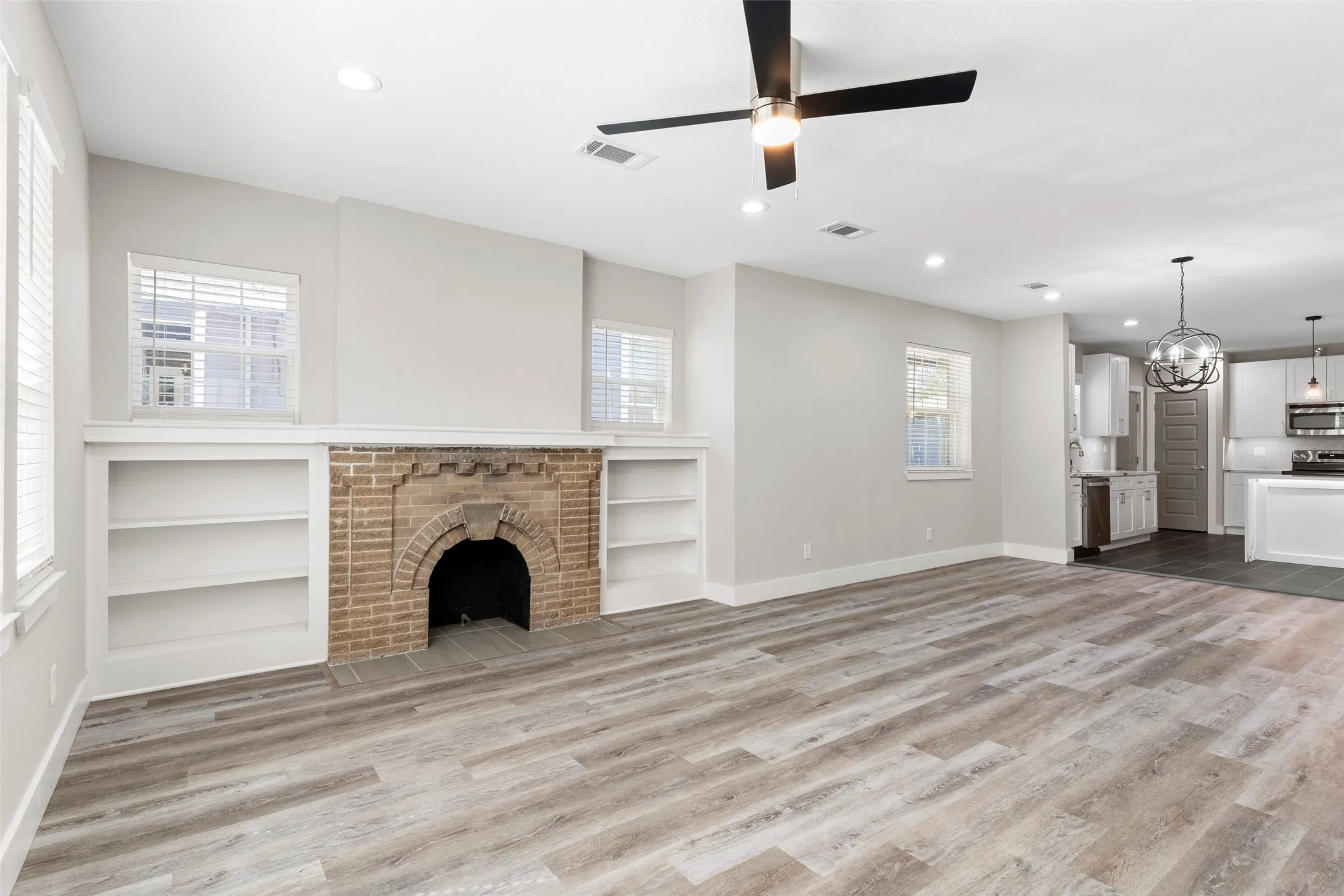 Single Family Residence For Rent in Dallas County , 604 S Fitzhugh Avenue, Dallas, Texas 75223, 4 Bedroom, 3 Bathroom, Garage spaces, 1,867 Sqft, built in 1925, mls#21418491, Real Estate Agent in Dallas, Homes For Rent in Dallas county, Homes For Rent in Dallas, Realtor in Dallas Texas, Real Estate Brokerage Independent Realty Texas, Luminita Cordes Realtor