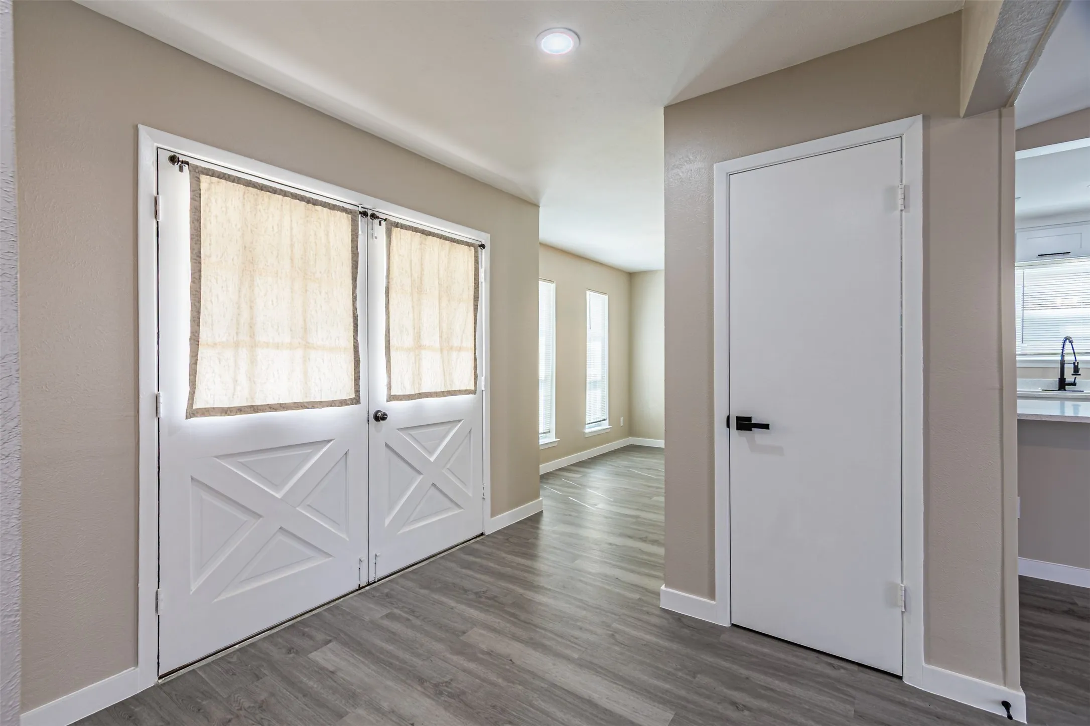 Single Family Residence For Sale in Dallas County , 1509 Crockett Street, Garland, Texas 75042, 3 Bedroom, 2 Bathroom, 2 Garage spaces, 1,383 Sqft, built in 1969, mls#21419153, Real Estate Agent in Garland, Homes For Sale in Dallas county, Homes For Sale in Garland, Realtor in Garland Texas, Real Estate Brokerage Independent Realty Texas, Luminita Cordes Realtor