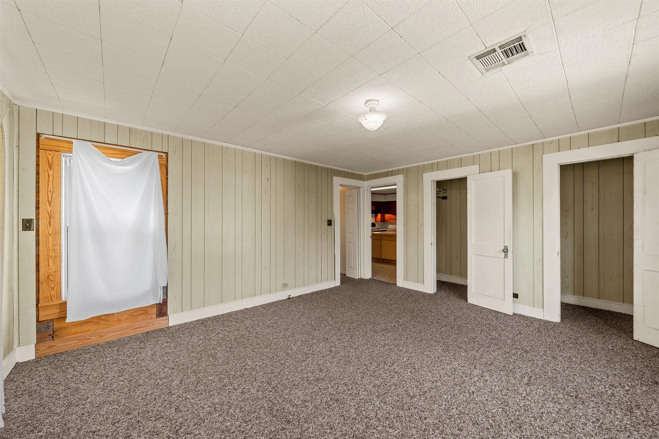 Single Family Residence For Sale in Mc Lennan County , 302 W Elm Street, West, Texas 76691, 2 Bedroom, 1 Bathroom, 1 Garage spaces, 1,552 Sqft, built in 1925, mls#21419173, Real Estate Agent in West, Homes For Sale in Mc Lennan county, Homes For Sale in West, Realtor in West Texas, Real Estate Brokerage Independent Realty Texas, Luminita Cordes Realtor