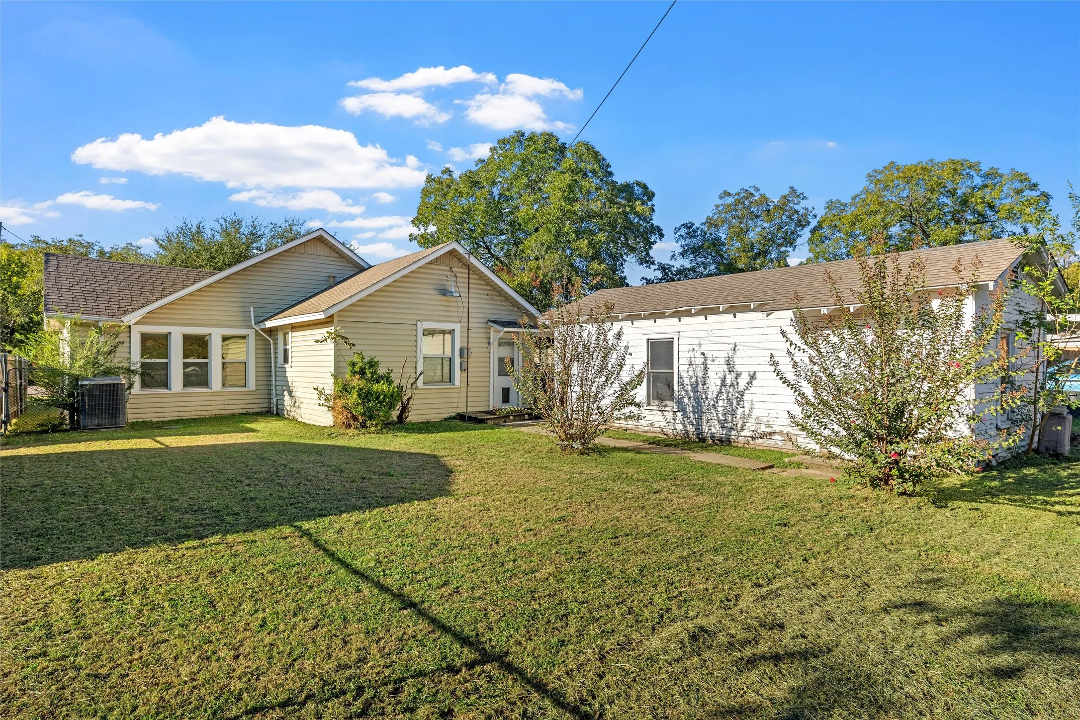 Single Family Residence For Sale in Mc Lennan County , 302 W Elm Street, West, Texas 76691, 2 Bedroom, 1 Bathroom, 1 Garage spaces, 1,552 Sqft, built in 1925, mls#21419173, Real Estate Agent in West, Homes For Sale in Mc Lennan county, Homes For Sale in West, Realtor in West Texas, Real Estate Brokerage Independent Realty Texas, Luminita Cordes Realtor