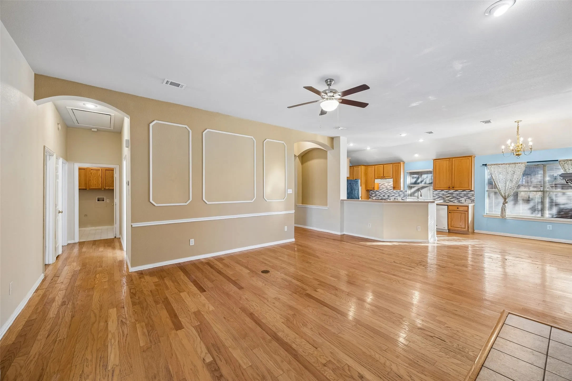 Single Family Residence For Rent in Denton County , 1645 Castle Pines Drive, Frisco, Texas 75036, 3 Bedroom, 2 Bathroom, 2 Garage spaces, 2,212 Sqft, built in 2000, mls#21416428, Real Estate Agent in Frisco, Homes For Rent in Denton county, Homes For Rent in Frisco, Realtor in Frisco Texas, Real Estate Brokerage Independent Realty Texas, Luminita Cordes Realtor