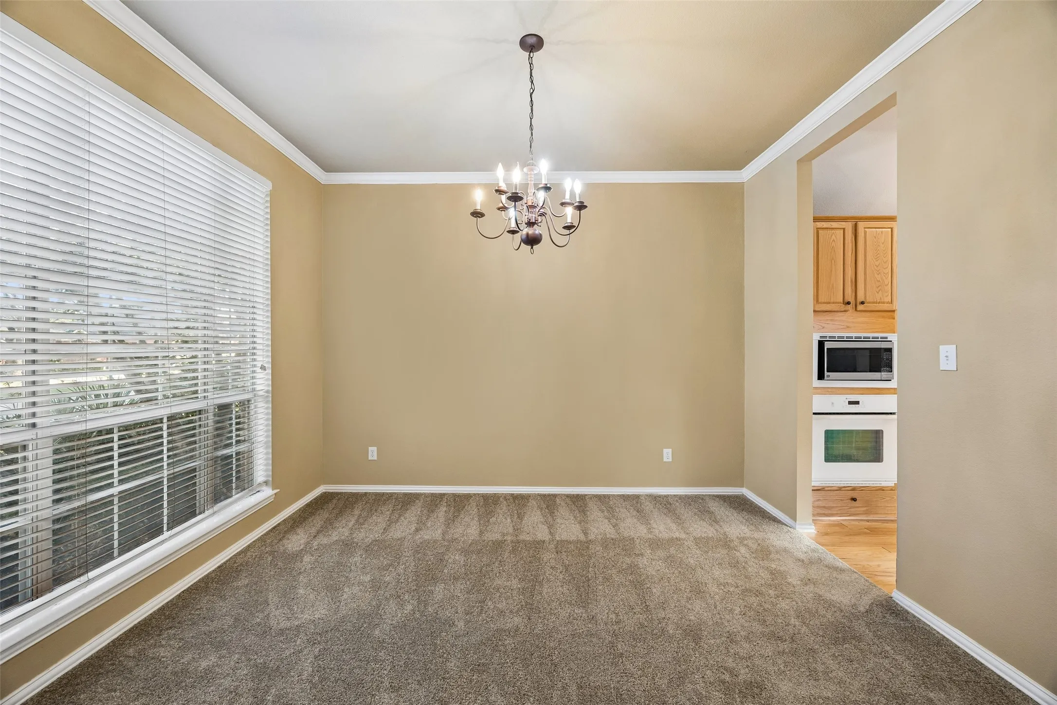 Single Family Residence For Rent in Denton County , 1645 Castle Pines Drive, Frisco, Texas 75036, 3 Bedroom, 2 Bathroom, 2 Garage spaces, 2,212 Sqft, built in 2000, mls#21416428, Real Estate Agent in Frisco, Homes For Rent in Denton county, Homes For Rent in Frisco, Realtor in Frisco Texas, Real Estate Brokerage Independent Realty Texas, Luminita Cordes Realtor