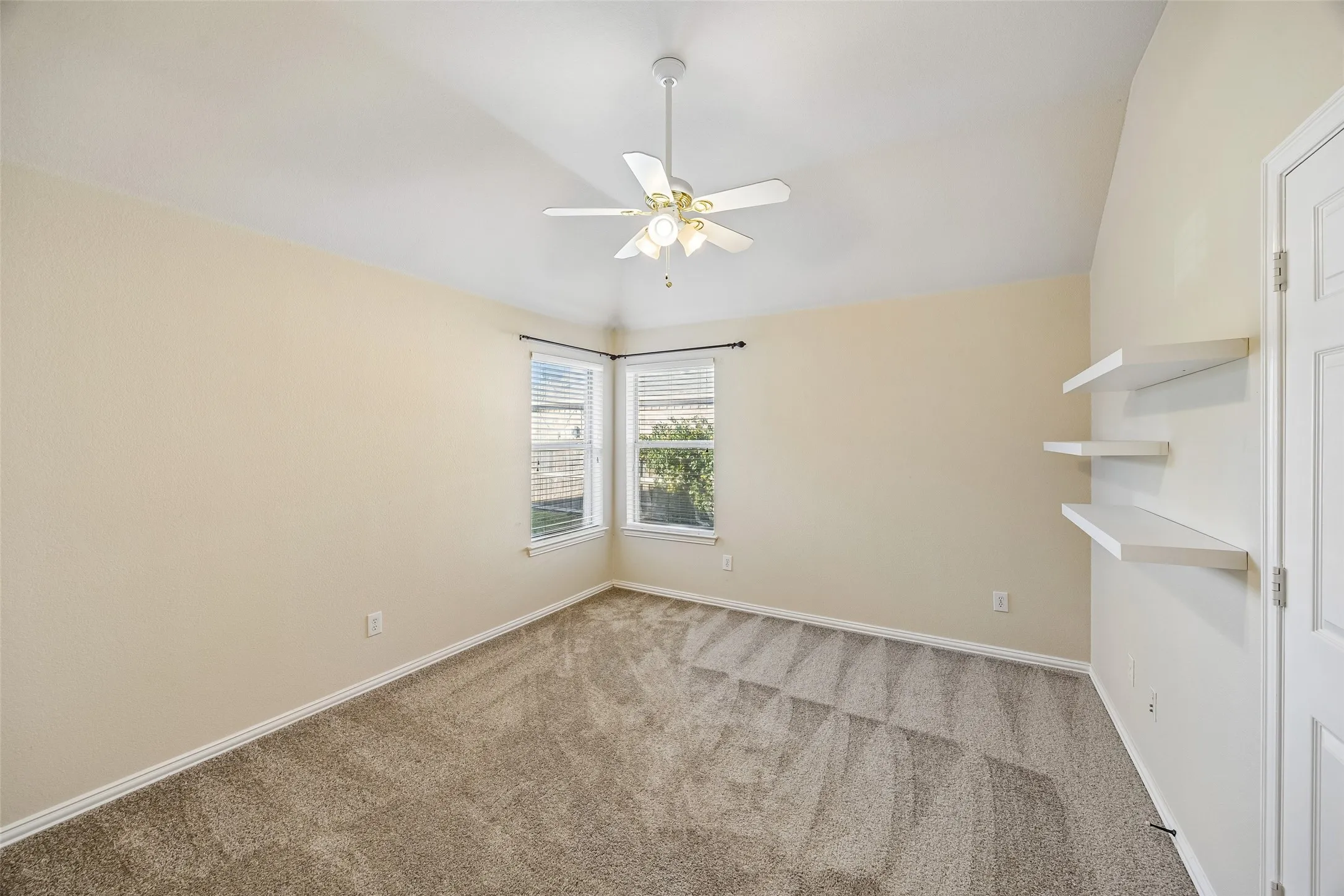 Single Family Residence For Rent in Denton County , 1645 Castle Pines Drive, Frisco, Texas 75036, 3 Bedroom, 2 Bathroom, 2 Garage spaces, 2,212 Sqft, built in 2000, mls#21416428, Real Estate Agent in Frisco, Homes For Rent in Denton county, Homes For Rent in Frisco, Realtor in Frisco Texas, Real Estate Brokerage Independent Realty Texas, Luminita Cordes Realtor