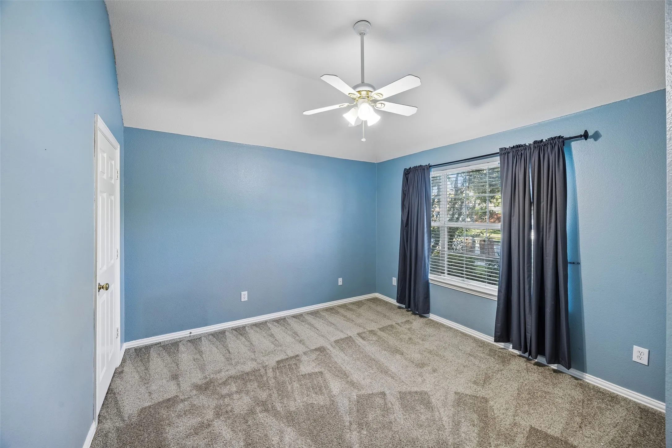 Single Family Residence For Rent in Denton County , 1645 Castle Pines Drive, Frisco, Texas 75036, 3 Bedroom, 2 Bathroom, 2 Garage spaces, 2,212 Sqft, built in 2000, mls#21416428, Real Estate Agent in Frisco, Homes For Rent in Denton county, Homes For Rent in Frisco, Realtor in Frisco Texas, Real Estate Brokerage Independent Realty Texas, Luminita Cordes Realtor