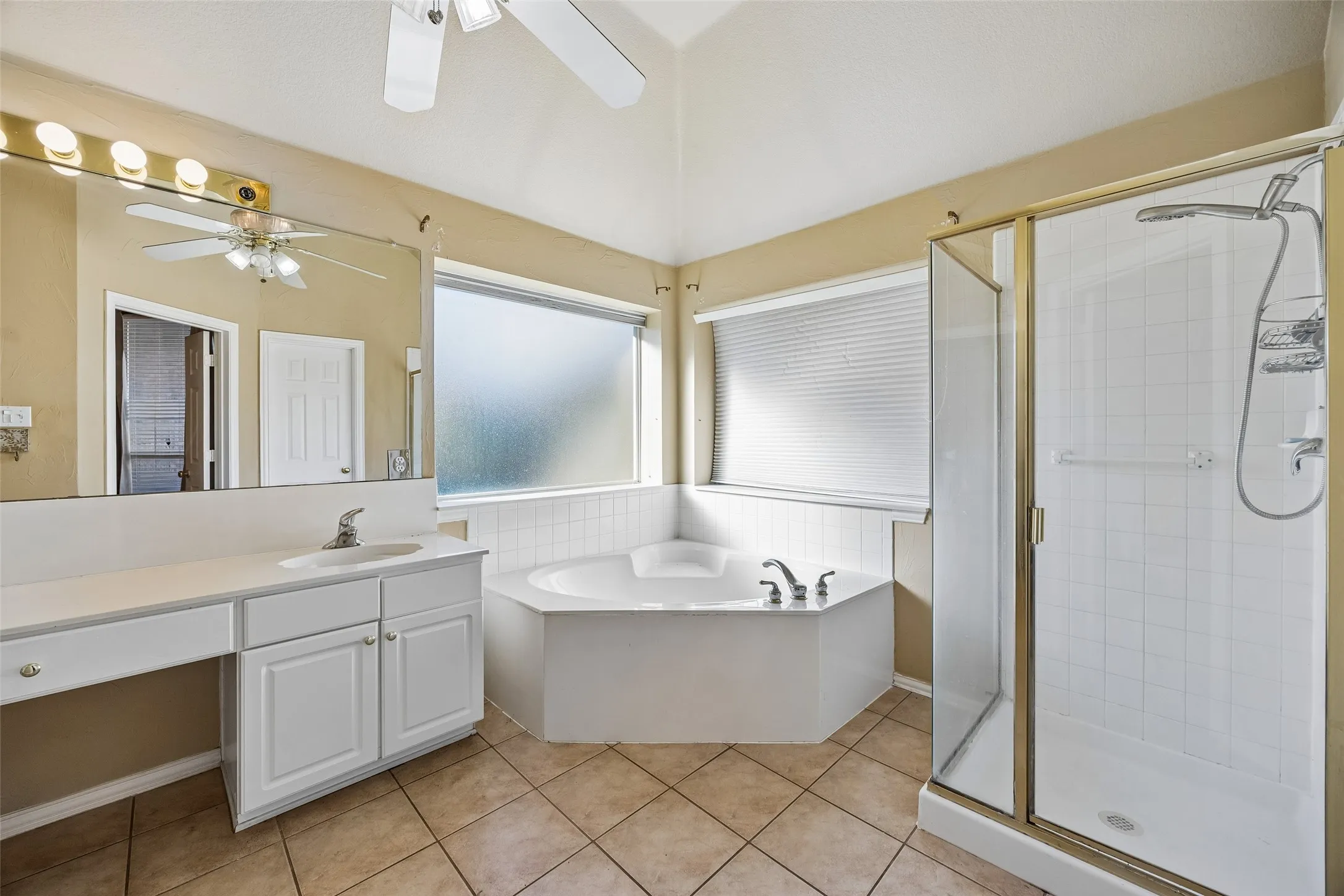Single Family Residence For Rent in Denton County , 1645 Castle Pines Drive, Frisco, Texas 75036, 3 Bedroom, 2 Bathroom, 2 Garage spaces, 2,212 Sqft, built in 2000, mls#21416428, Real Estate Agent in Frisco, Homes For Rent in Denton county, Homes For Rent in Frisco, Realtor in Frisco Texas, Real Estate Brokerage Independent Realty Texas, Luminita Cordes Realtor