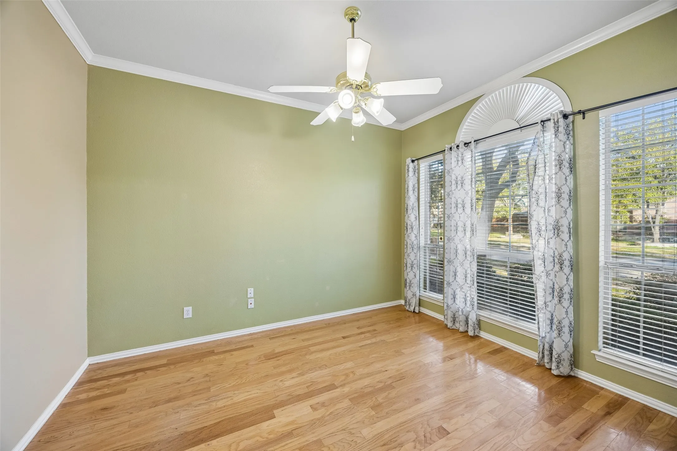 Single Family Residence For Rent in Denton County , 1645 Castle Pines Drive, Frisco, Texas 75036, 3 Bedroom, 2 Bathroom, 2 Garage spaces, 2,212 Sqft, built in 2000, mls#21416428, Real Estate Agent in Frisco, Homes For Rent in Denton county, Homes For Rent in Frisco, Realtor in Frisco Texas, Real Estate Brokerage Independent Realty Texas, Luminita Cordes Realtor