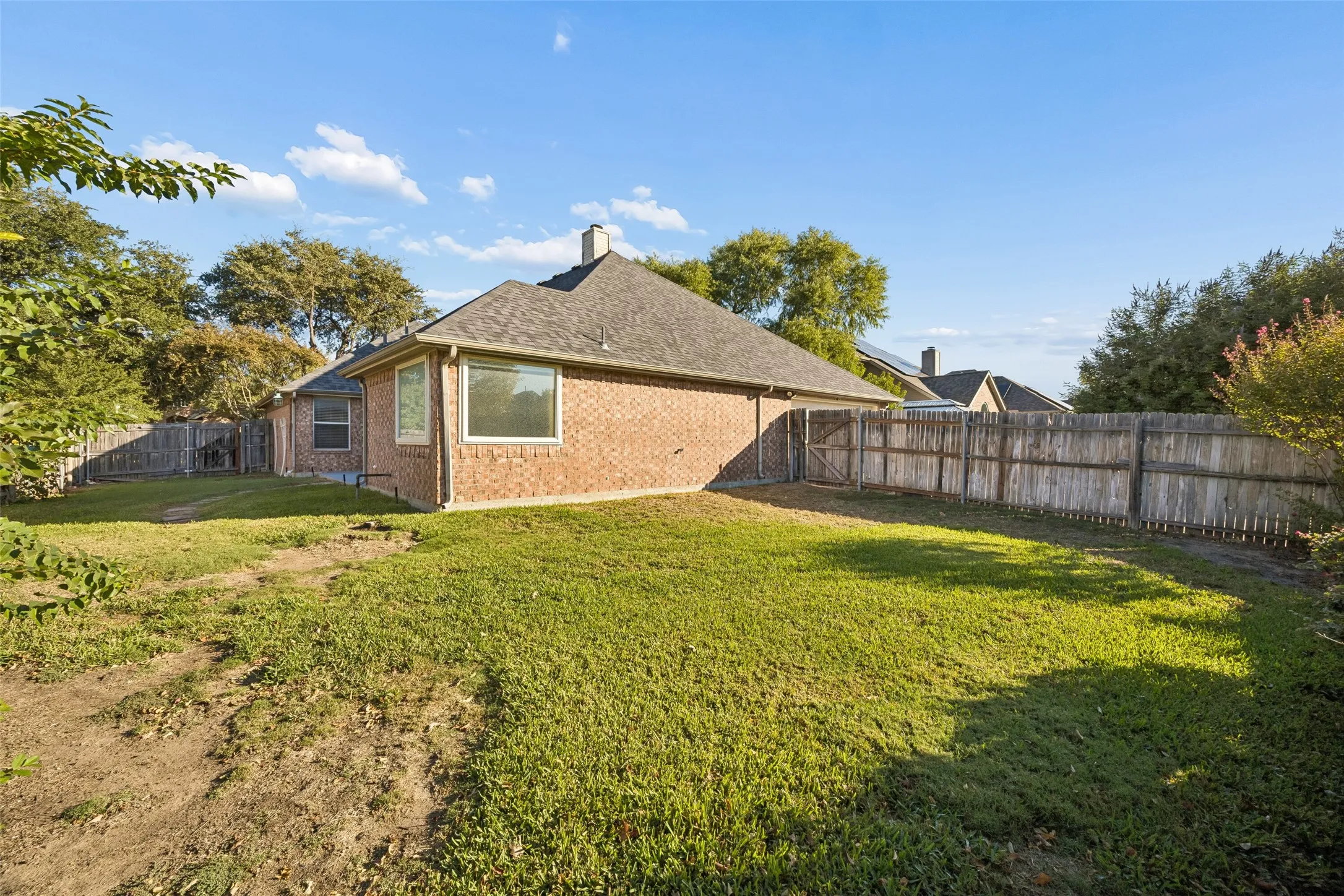 Single Family Residence For Rent in Denton County , 1645 Castle Pines Drive, Frisco, Texas 75036, 3 Bedroom, 2 Bathroom, 2 Garage spaces, 2,212 Sqft, built in 2000, mls#21416428, Real Estate Agent in Frisco, Homes For Rent in Denton county, Homes For Rent in Frisco, Realtor in Frisco Texas, Real Estate Brokerage Independent Realty Texas, Luminita Cordes Realtor
