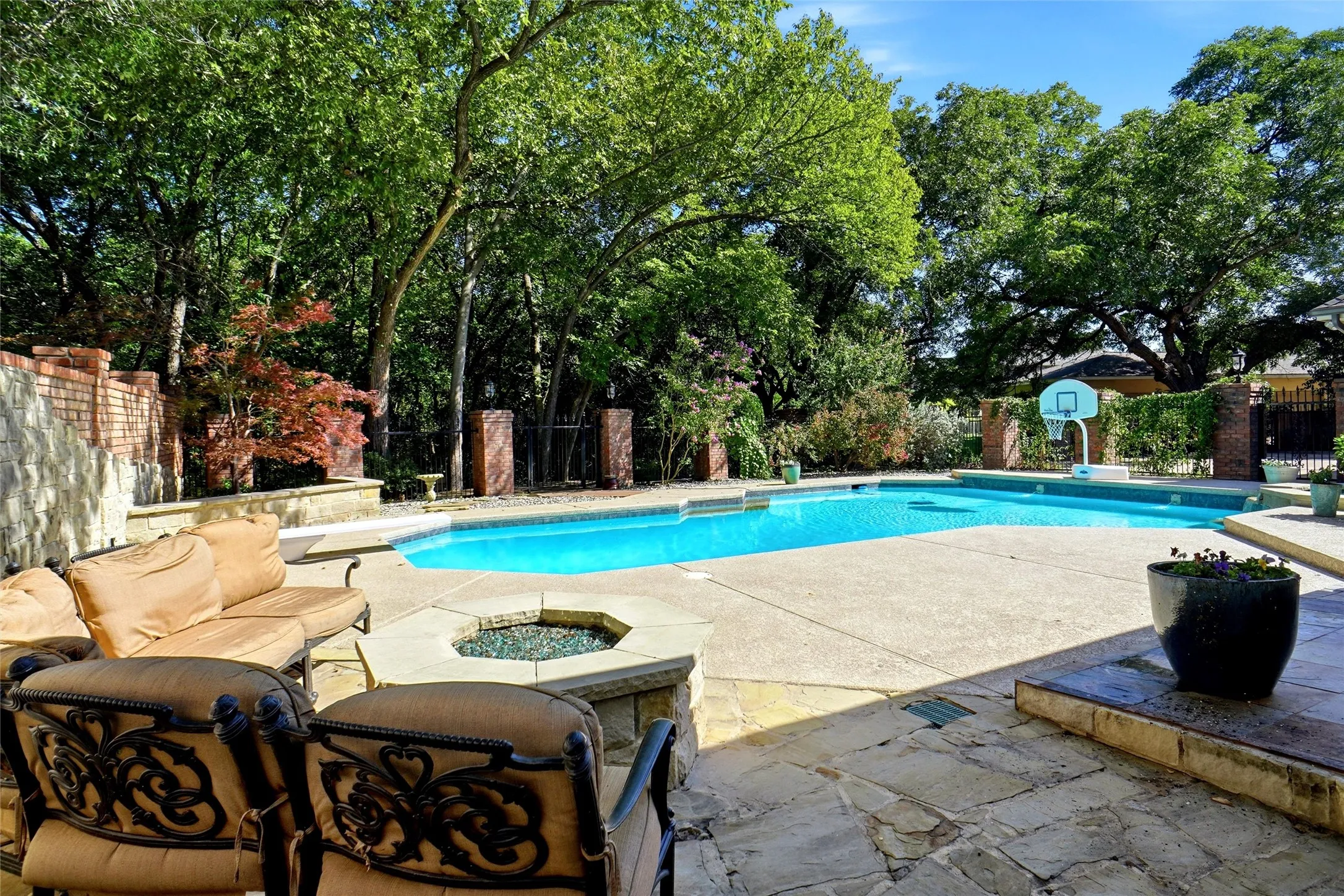 Single Family Residence For Sale in Tarrant County , 4303 Hidden Valley Court, Colleyville, Texas 76034, 4 Bedroom, 5 Bathroom, 3 Garage spaces, 4,124 Sqft, built in 1986, mls#21418437, Real Estate Agent in Colleyville, Homes For Sale in Tarrant county, Homes For Sale in Colleyville, Realtor in Colleyville Texas, Real Estate Brokerage Independent Realty Texas, Luminita Cordes Realtor