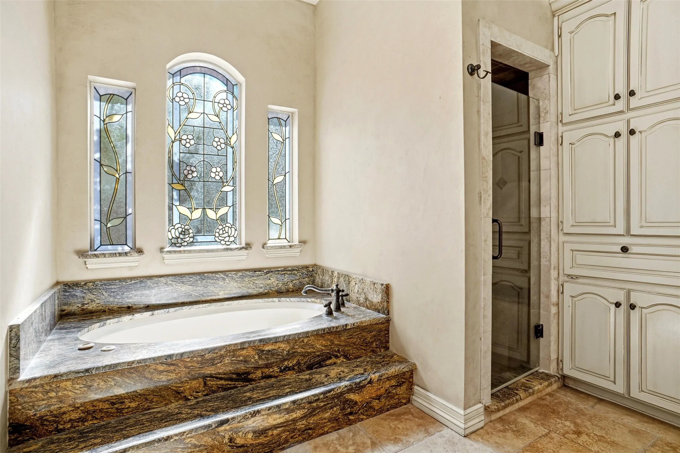 Single Family Residence For Sale in Tarrant County , 4303 Hidden Valley Court, Colleyville, Texas 76034, 4 Bedroom, 5 Bathroom, 3 Garage spaces, 4,124 Sqft, built in 1986, mls#21418437, Real Estate Agent in Colleyville, Homes For Sale in Tarrant county, Homes For Sale in Colleyville, Realtor in Colleyville Texas, Real Estate Brokerage Independent Realty Texas, Luminita Cordes Realtor