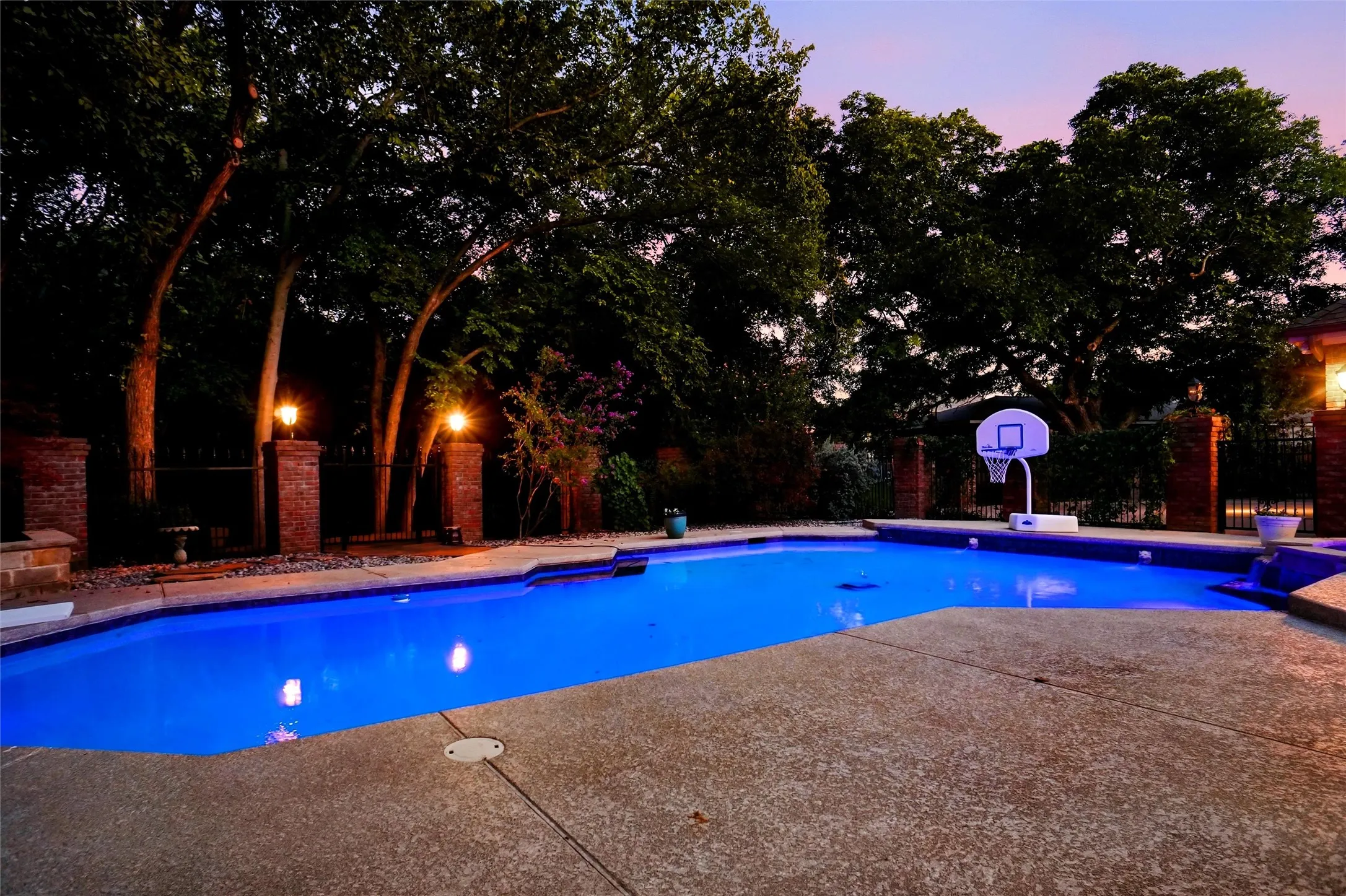 Single Family Residence For Sale in Tarrant County , 4303 Hidden Valley Court, Colleyville, Texas 76034, 4 Bedroom, 5 Bathroom, 3 Garage spaces, 4,124 Sqft, built in 1986, mls#21418437, Real Estate Agent in Colleyville, Homes For Sale in Tarrant county, Homes For Sale in Colleyville, Realtor in Colleyville Texas, Real Estate Brokerage Independent Realty Texas, Luminita Cordes Realtor
