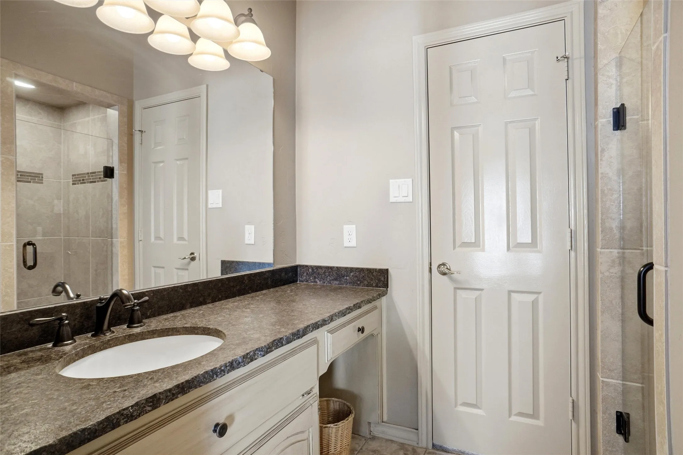 Single Family Residence For Sale in Tarrant County , 4303 Hidden Valley Court, Colleyville, Texas 76034, 4 Bedroom, 5 Bathroom, 3 Garage spaces, 4,124 Sqft, built in 1986, mls#21418437, Real Estate Agent in Colleyville, Homes For Sale in Tarrant county, Homes For Sale in Colleyville, Realtor in Colleyville Texas, Real Estate Brokerage Independent Realty Texas, Luminita Cordes Realtor