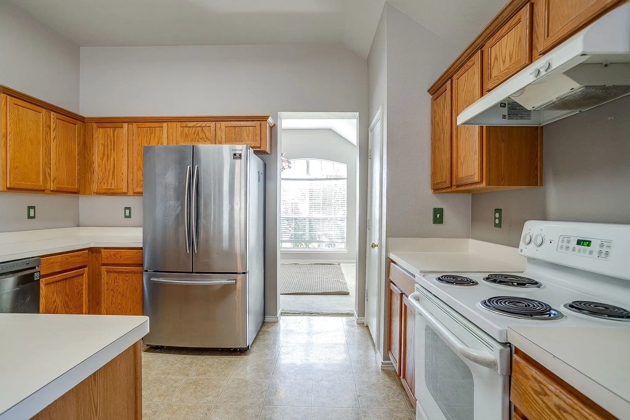 Single Family Residence For Sale in Tarrant County , 2216 Pacino Drive, Fort Worth, Texas 76134, 3 Bedroom, 2 Bathroom, 2 Garage spaces, 1,811 Sqft, built in 2004, mls#21418971, Real Estate Agent in Fort Worth, Homes For Sale in Tarrant county, Homes For Sale in Fort Worth, Realtor in Fort Worth Texas, Real Estate Brokerage Independent Realty Texas, Luminita Cordes Realtor