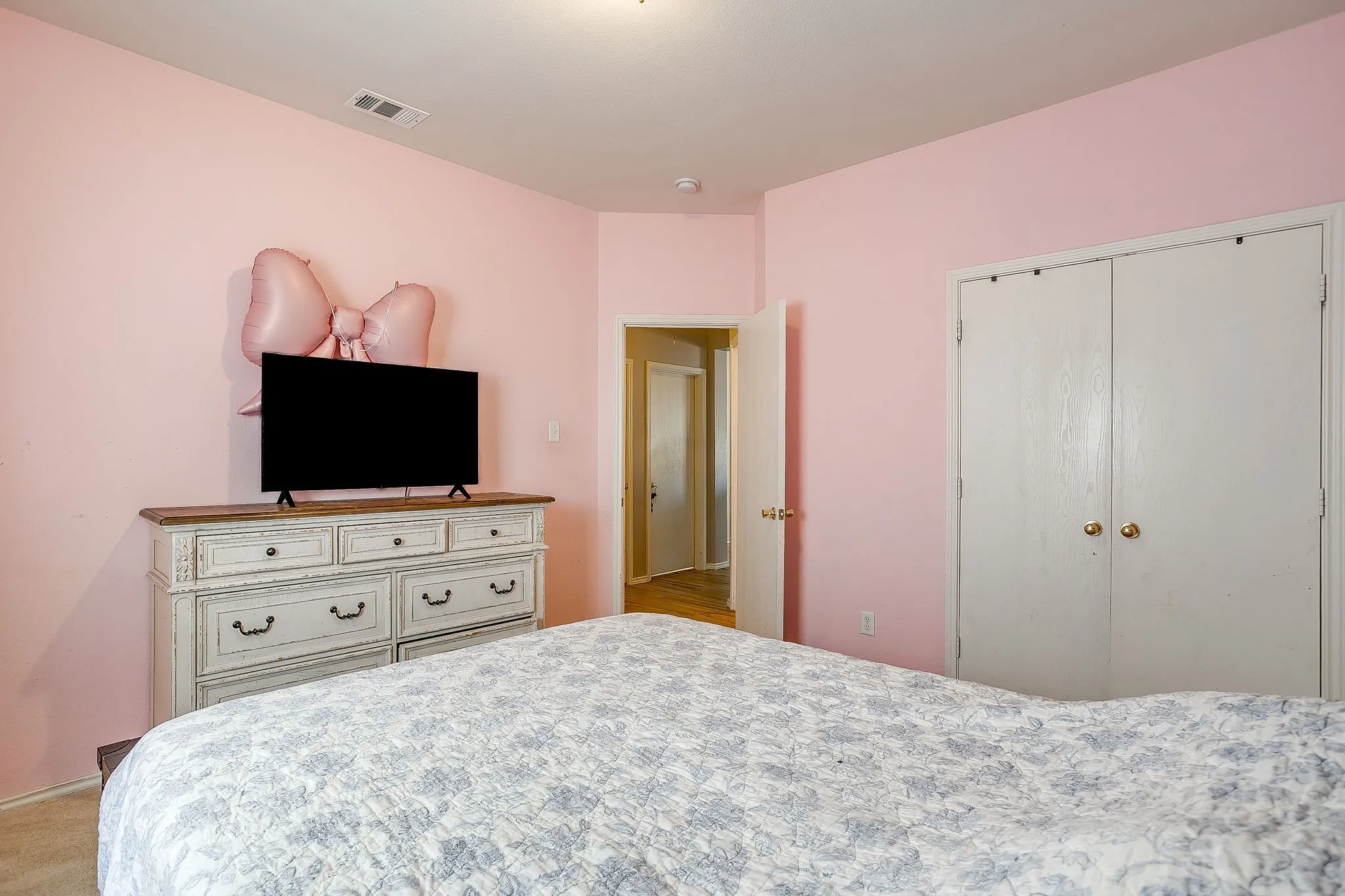 Single Family Residence For Sale in Tarrant County , 2216 Pacino Drive, Fort Worth, Texas 76134, 3 Bedroom, 2 Bathroom, 2 Garage spaces, 1,811 Sqft, built in 2004, mls#21418971, Real Estate Agent in Fort Worth, Homes For Sale in Tarrant county, Homes For Sale in Fort Worth, Realtor in Fort Worth Texas, Real Estate Brokerage Independent Realty Texas, Luminita Cordes Realtor