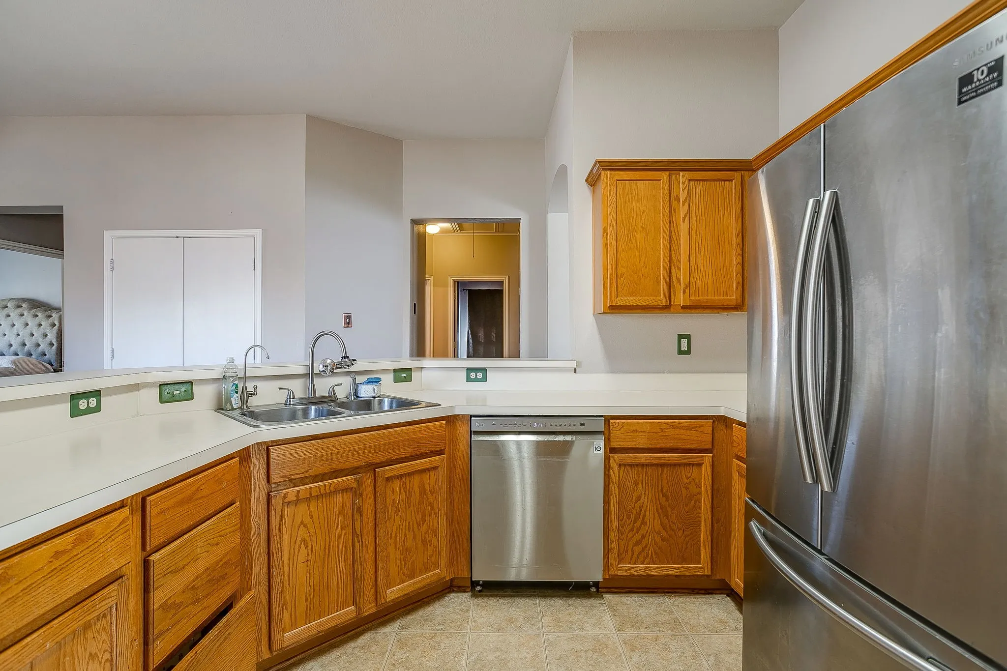 Single Family Residence For Sale in Tarrant County , 2216 Pacino Drive, Fort Worth, Texas 76134, 3 Bedroom, 2 Bathroom, 2 Garage spaces, 1,811 Sqft, built in 2004, mls#21418971, Real Estate Agent in Fort Worth, Homes For Sale in Tarrant county, Homes For Sale in Fort Worth, Realtor in Fort Worth Texas, Real Estate Brokerage Independent Realty Texas, Luminita Cordes Realtor