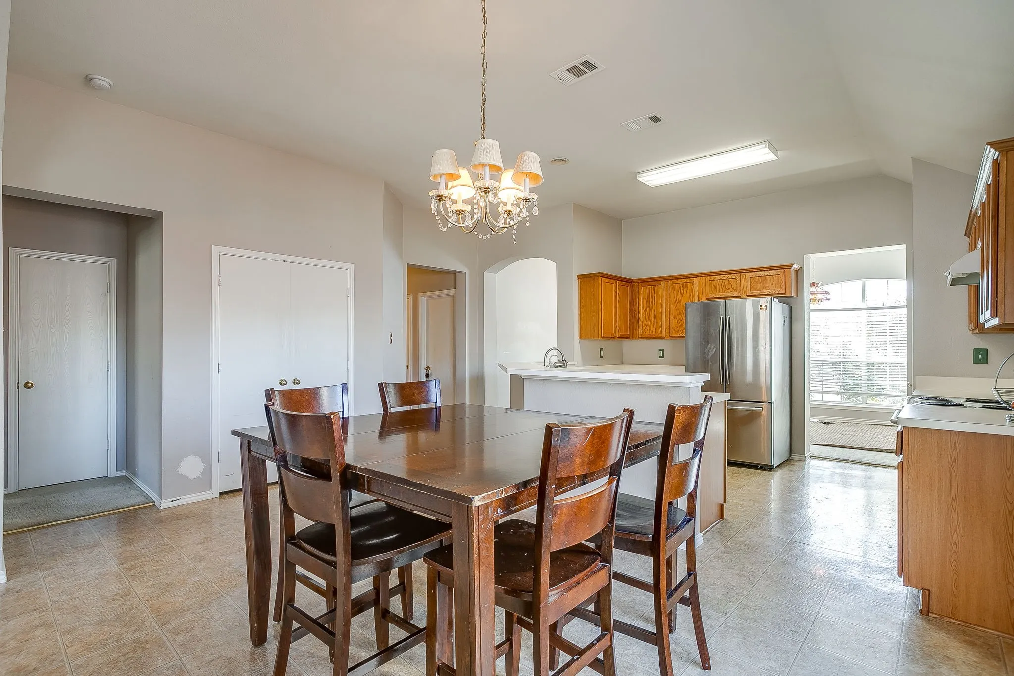 Single Family Residence For Sale in Tarrant County , 2216 Pacino Drive, Fort Worth, Texas 76134, 3 Bedroom, 2 Bathroom, 2 Garage spaces, 1,811 Sqft, built in 2004, mls#21418971, Real Estate Agent in Fort Worth, Homes For Sale in Tarrant county, Homes For Sale in Fort Worth, Realtor in Fort Worth Texas, Real Estate Brokerage Independent Realty Texas, Luminita Cordes Realtor