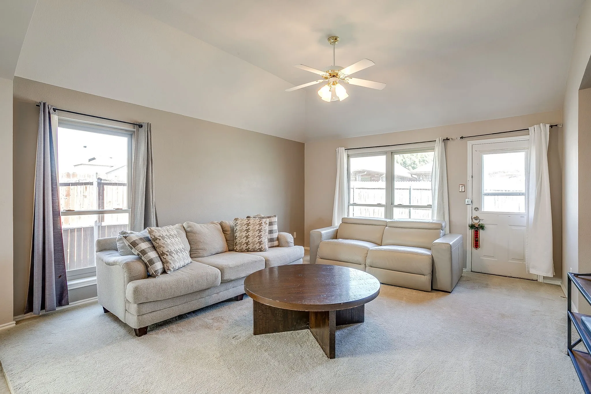 Single Family Residence For Sale in Tarrant County , 2216 Pacino Drive, Fort Worth, Texas 76134, 3 Bedroom, 2 Bathroom, 2 Garage spaces, 1,811 Sqft, built in 2004, mls#21418971, Real Estate Agent in Fort Worth, Homes For Sale in Tarrant county, Homes For Sale in Fort Worth, Realtor in Fort Worth Texas, Real Estate Brokerage Independent Realty Texas, Luminita Cordes Realtor