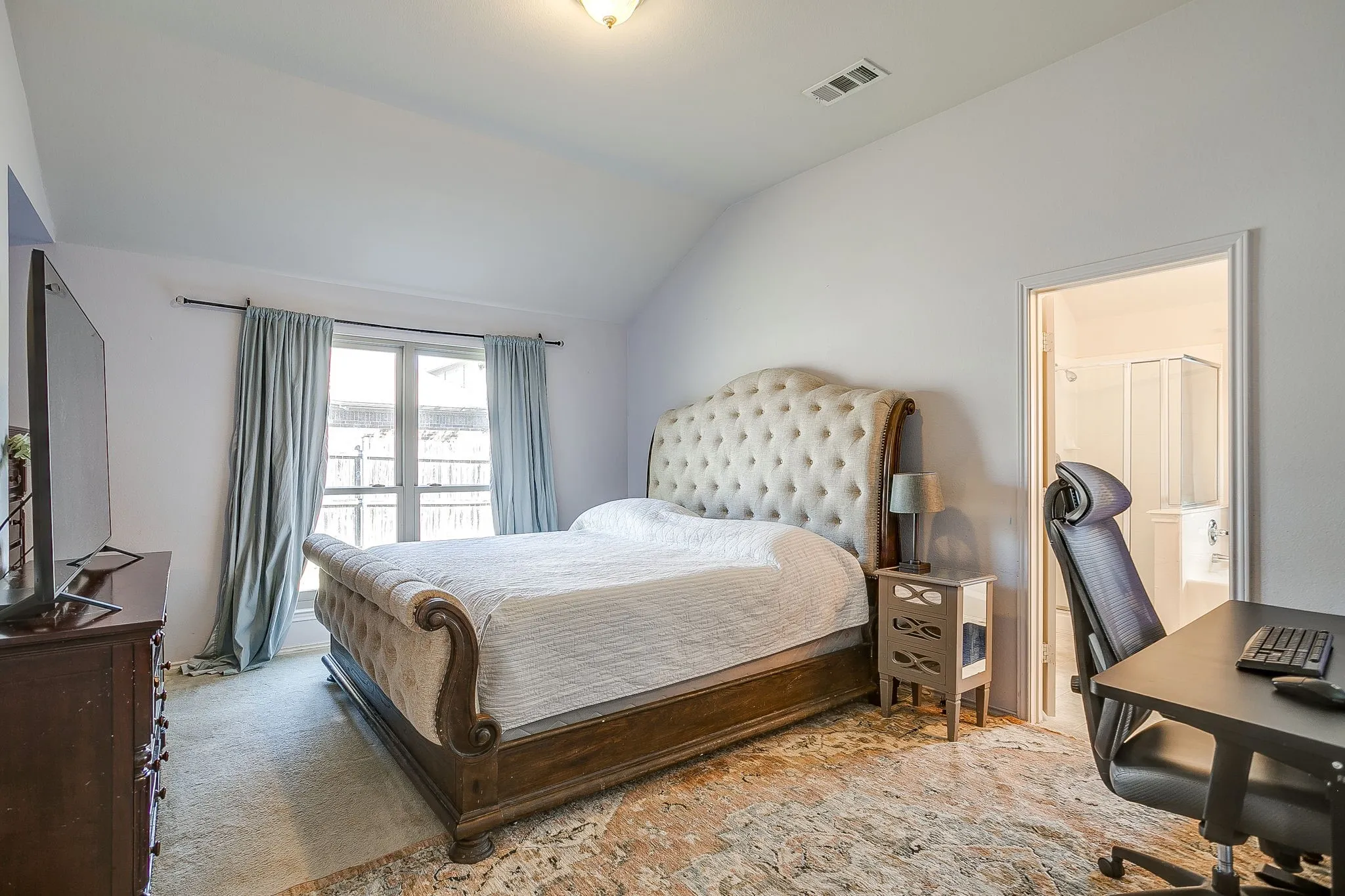 Single Family Residence For Sale in Tarrant County , 2216 Pacino Drive, Fort Worth, Texas 76134, 3 Bedroom, 2 Bathroom, 2 Garage spaces, 1,811 Sqft, built in 2004, mls#21418971, Real Estate Agent in Fort Worth, Homes For Sale in Tarrant county, Homes For Sale in Fort Worth, Realtor in Fort Worth Texas, Real Estate Brokerage Independent Realty Texas, Luminita Cordes Realtor