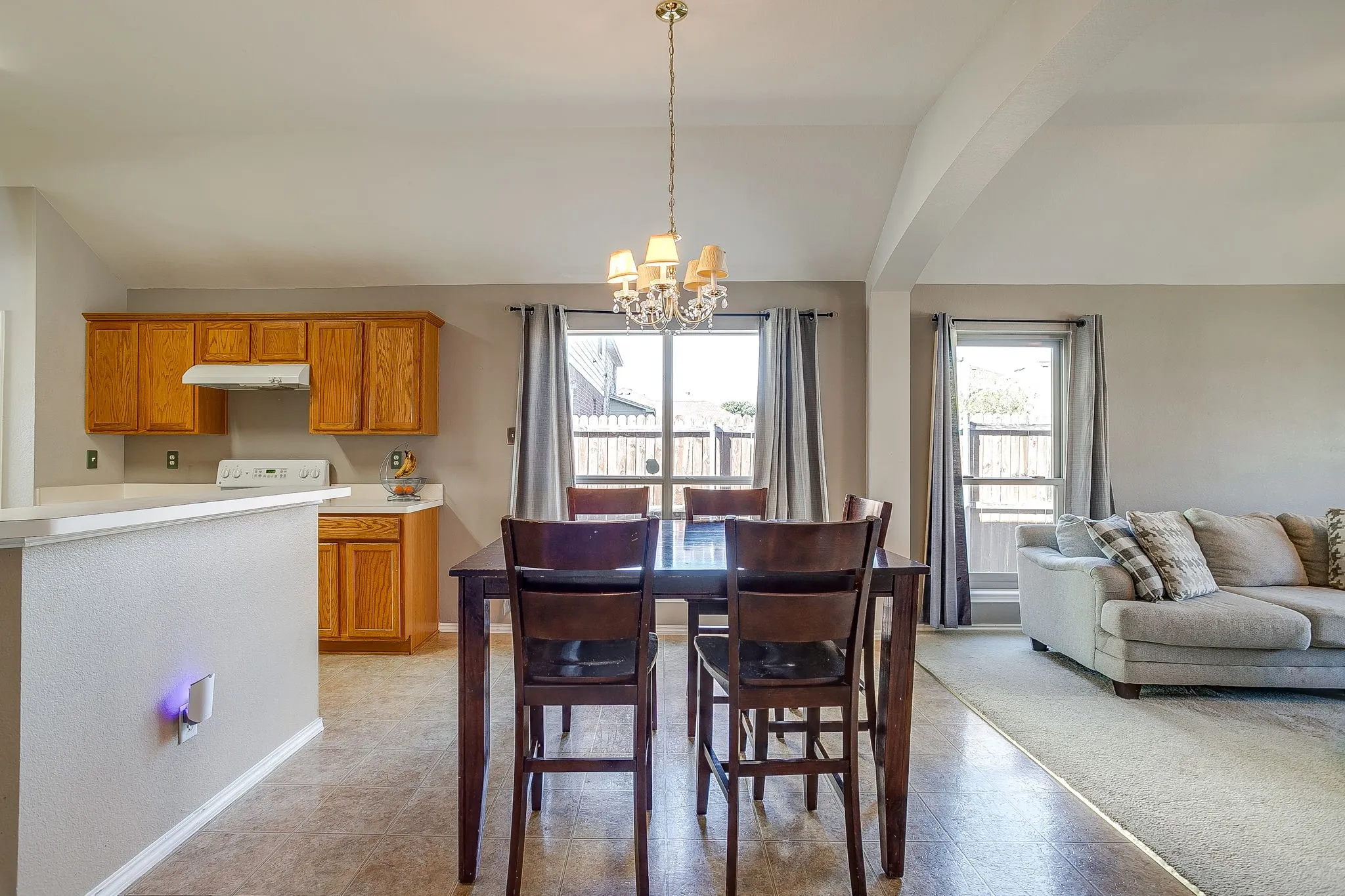 Single Family Residence For Sale in Tarrant County , 2216 Pacino Drive, Fort Worth, Texas 76134, 3 Bedroom, 2 Bathroom, 2 Garage spaces, 1,811 Sqft, built in 2004, mls#21418971, Real Estate Agent in Fort Worth, Homes For Sale in Tarrant county, Homes For Sale in Fort Worth, Realtor in Fort Worth Texas, Real Estate Brokerage Independent Realty Texas, Luminita Cordes Realtor