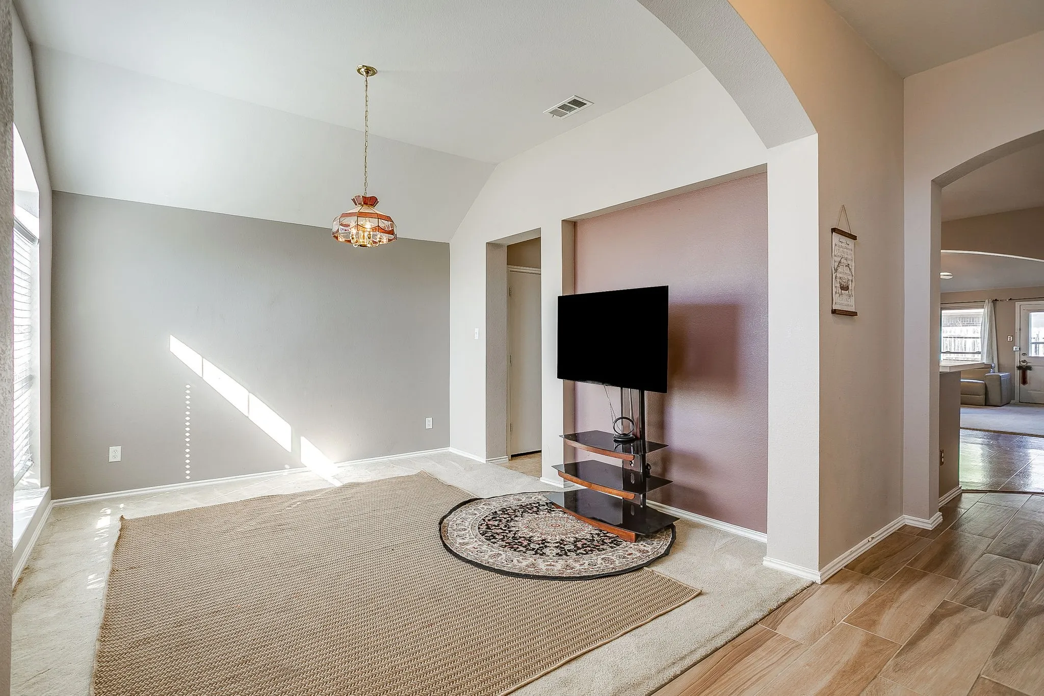 Single Family Residence For Sale in Tarrant County , 2216 Pacino Drive, Fort Worth, Texas 76134, 3 Bedroom, 2 Bathroom, 2 Garage spaces, 1,811 Sqft, built in 2004, mls#21418971, Real Estate Agent in Fort Worth, Homes For Sale in Tarrant county, Homes For Sale in Fort Worth, Realtor in Fort Worth Texas, Real Estate Brokerage Independent Realty Texas, Luminita Cordes Realtor