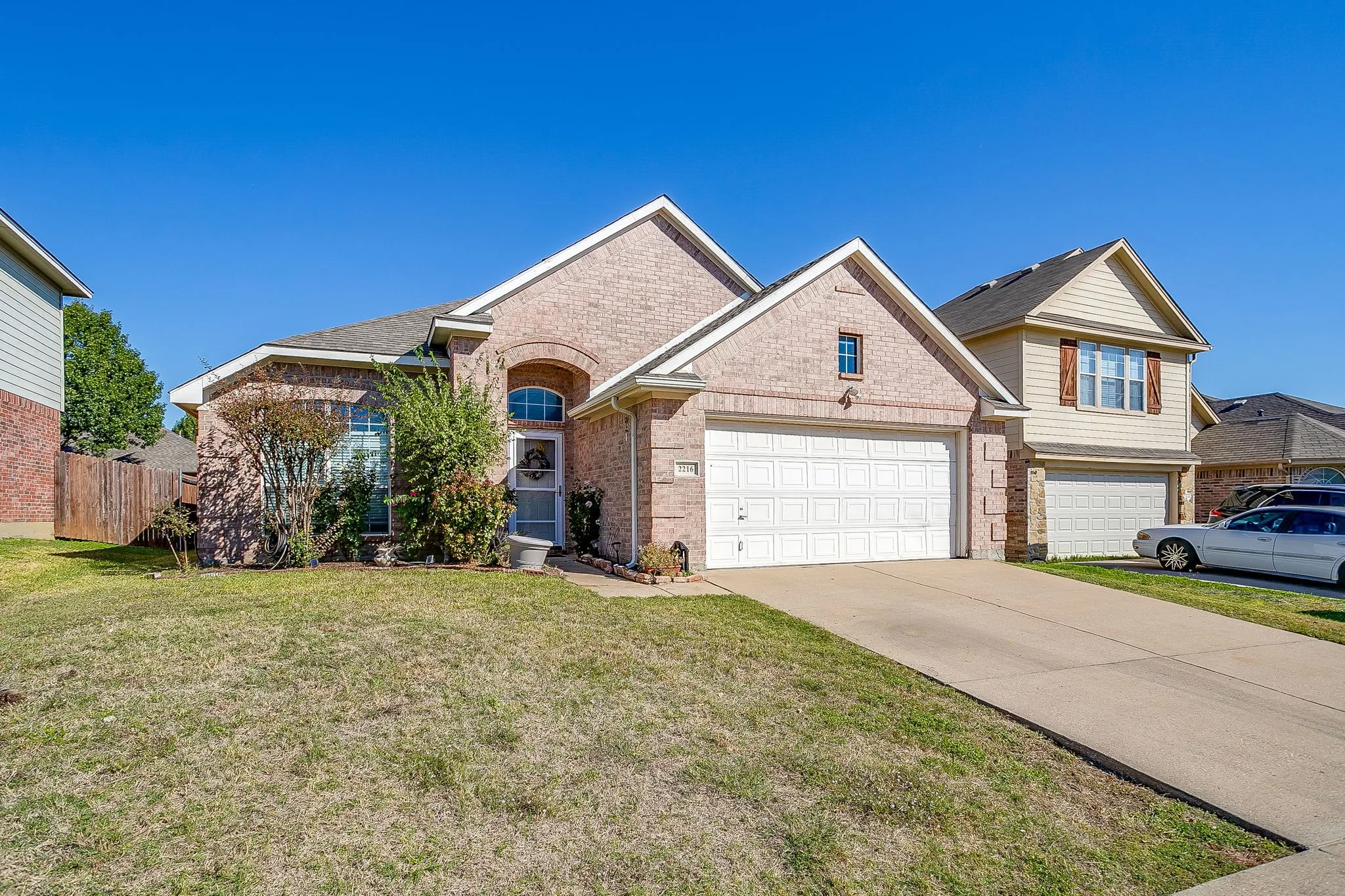 Single Family Residence For Sale in Tarrant County , 2216 Pacino Drive, Fort Worth, Texas 76134, 3 Bedroom, 2 Bathroom, 2 Garage spaces, 1,811 Sqft, built in 2004, mls#21418971, Real Estate Agent in Fort Worth, Homes For Sale in Tarrant county, Homes For Sale in Fort Worth, Realtor in Fort Worth Texas, Real Estate Brokerage Independent Realty Texas, Luminita Cordes Realtor