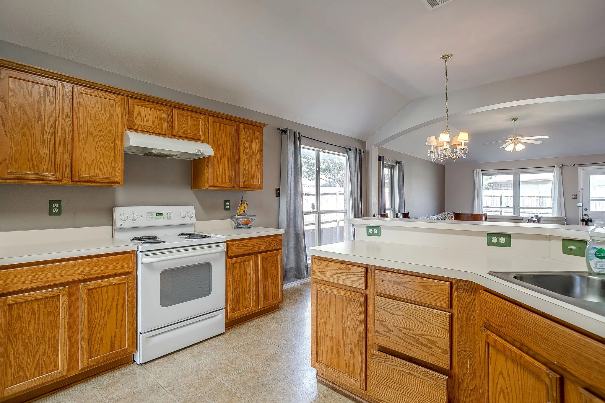 Single Family Residence For Sale in Tarrant County , 2216 Pacino Drive, Fort Worth, Texas 76134, 3 Bedroom, 2 Bathroom, 2 Garage spaces, 1,811 Sqft, built in 2004, mls#21418971, Real Estate Agent in Fort Worth, Homes For Sale in Tarrant county, Homes For Sale in Fort Worth, Realtor in Fort Worth Texas, Real Estate Brokerage Independent Realty Texas, Luminita Cordes Realtor