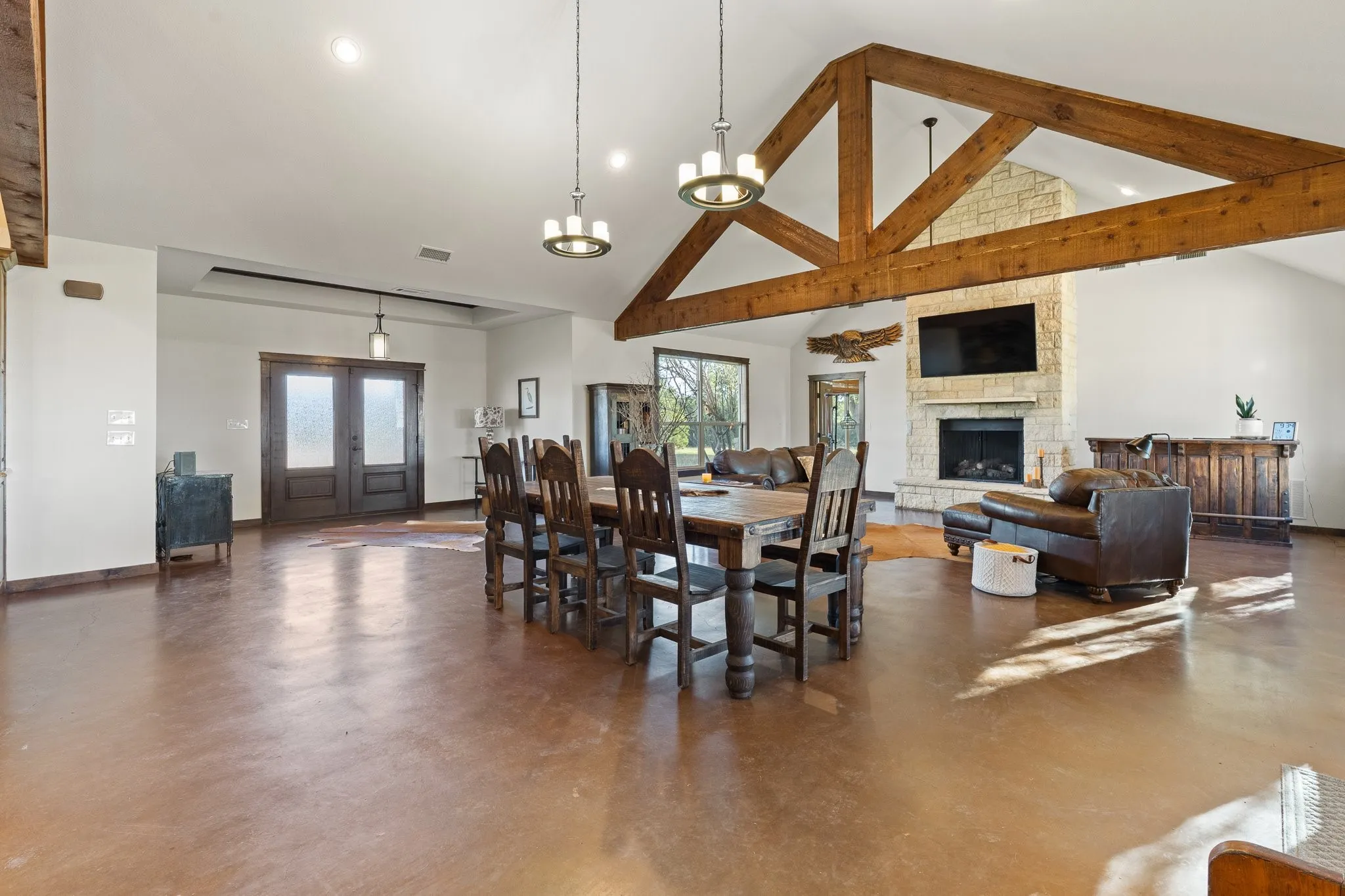 Farm For Sale in Johnson County , 10149 Fm 1434, Cleburne, Texas 76033, 3 Bedroom, 2 Bathroom, 2 Garage spaces, 3,144 Sqft, built in 2014, mls#21419012, Real Estate Agent in Cleburne, Homes For Sale in Johnson county, Homes For Sale in Cleburne, Realtor in Cleburne Texas, Real Estate Brokerage Independent Realty Texas, Luminita Cordes Realtor