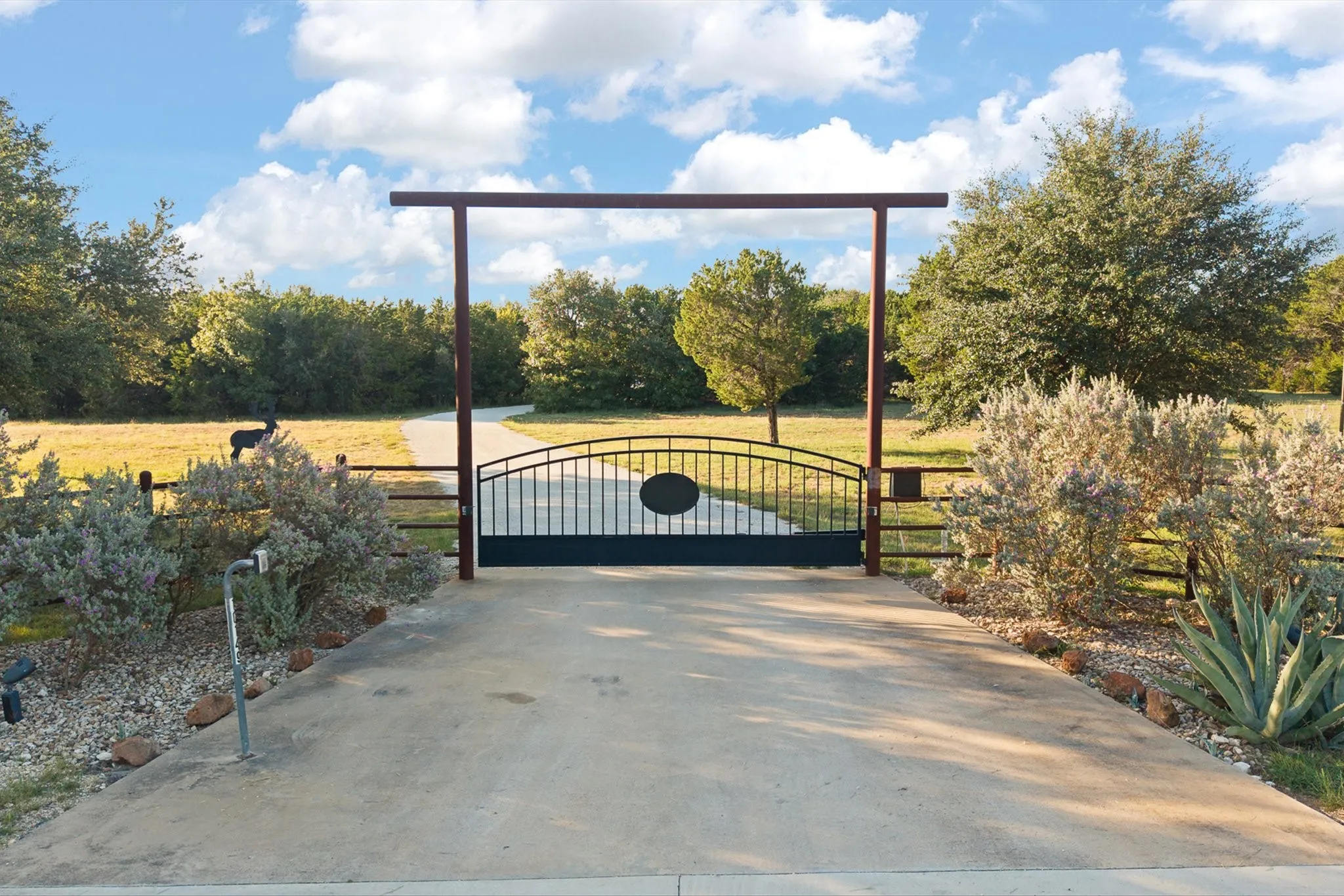 Farm For Sale in Johnson County , 10149 Fm 1434, Cleburne, Texas 76033, 3 Bedroom, 2 Bathroom, 2 Garage spaces, 3,144 Sqft, built in 2014, mls#21419012, Real Estate Agent in Cleburne, Homes For Sale in Johnson county, Homes For Sale in Cleburne, Realtor in Cleburne Texas, Real Estate Brokerage Independent Realty Texas, Luminita Cordes Realtor