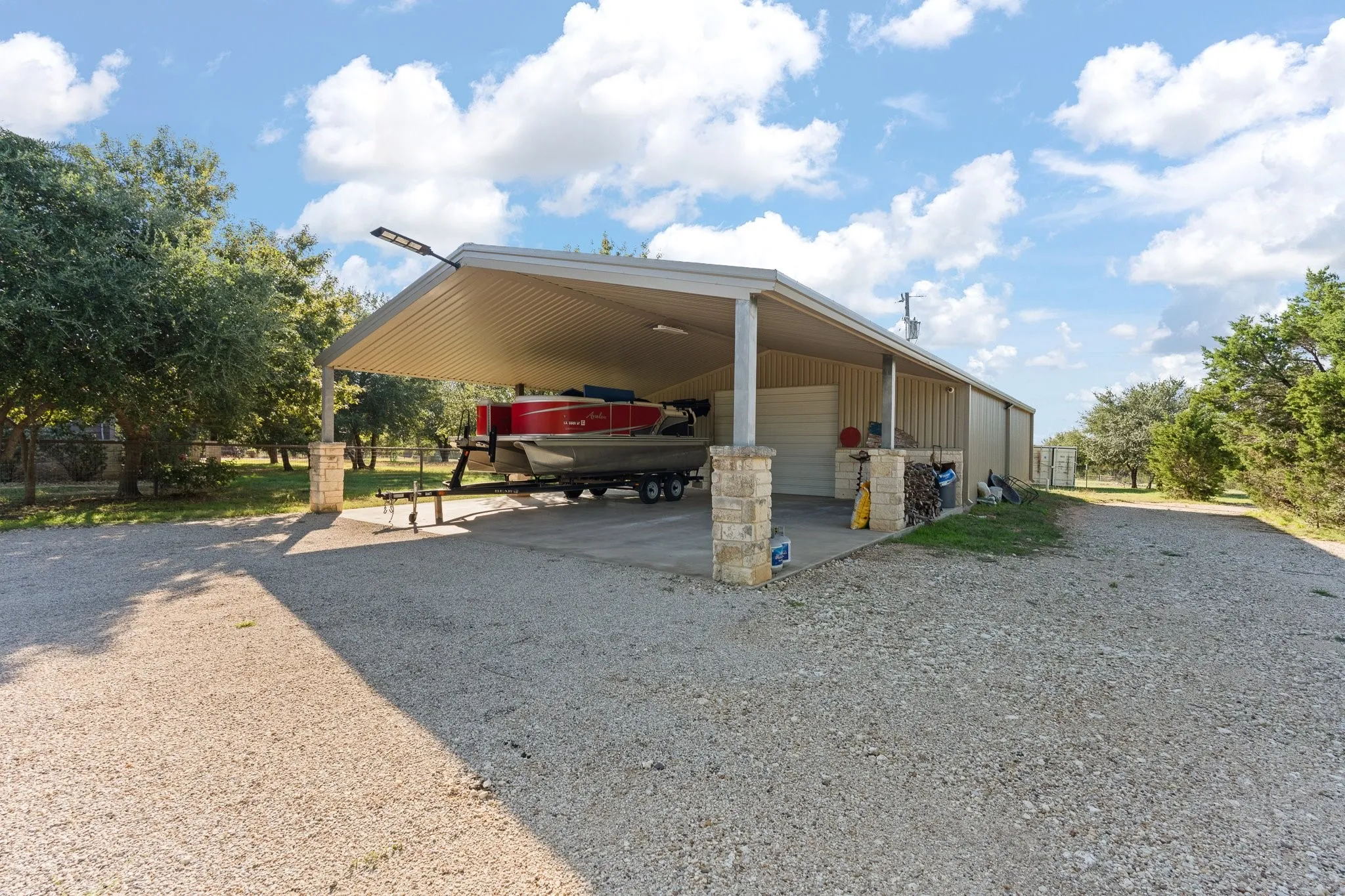 Farm For Sale in Johnson County , 10149 Fm 1434, Cleburne, Texas 76033, 3 Bedroom, 2 Bathroom, 2 Garage spaces, 3,144 Sqft, built in 2014, mls#21419012, Real Estate Agent in Cleburne, Homes For Sale in Johnson county, Homes For Sale in Cleburne, Realtor in Cleburne Texas, Real Estate Brokerage Independent Realty Texas, Luminita Cordes Realtor