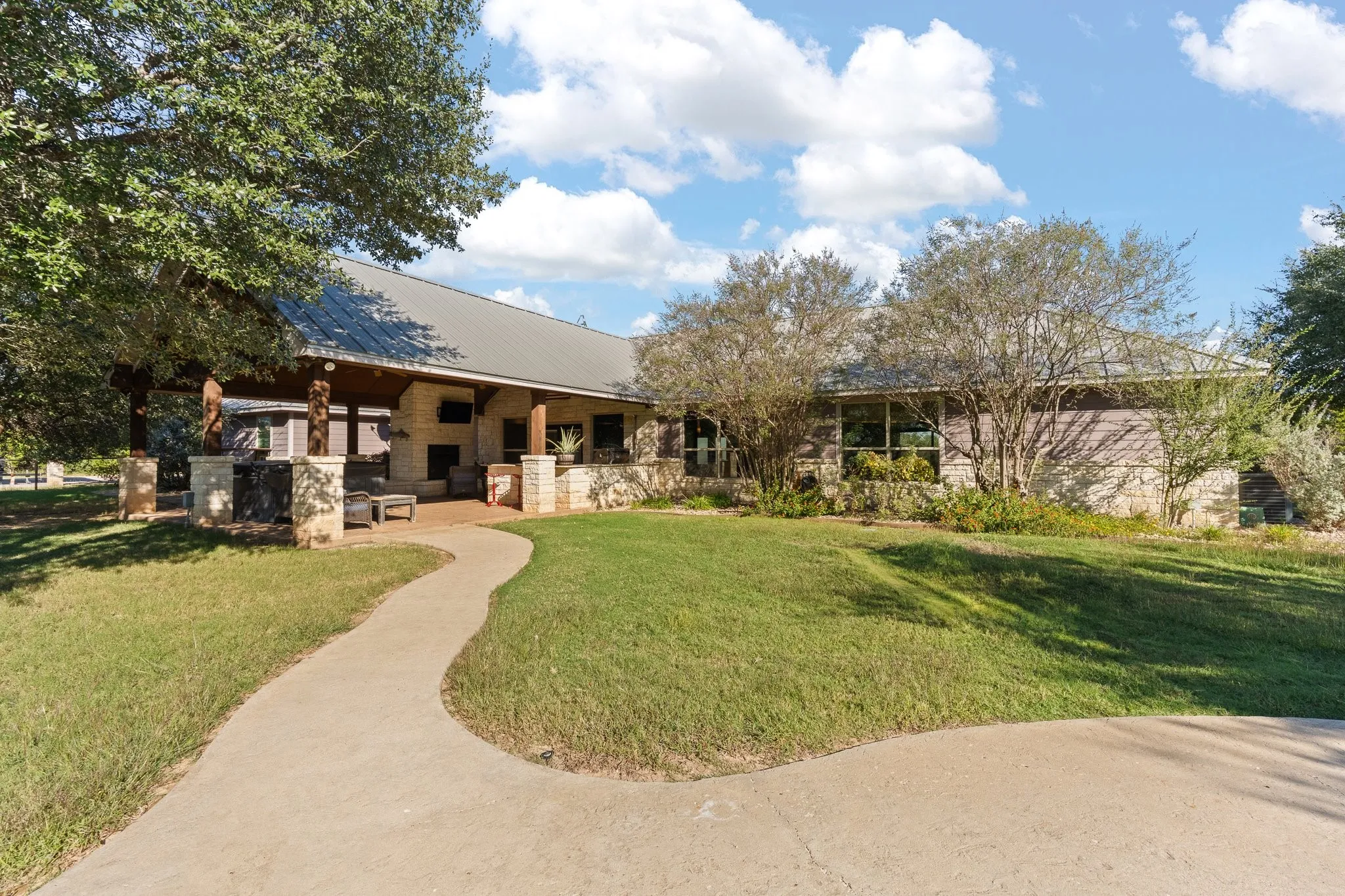 Farm For Sale in Johnson County , 10149 Fm 1434, Cleburne, Texas 76033, 3 Bedroom, 2 Bathroom, 2 Garage spaces, 3,144 Sqft, built in 2014, mls#21419012, Real Estate Agent in Cleburne, Homes For Sale in Johnson county, Homes For Sale in Cleburne, Realtor in Cleburne Texas, Real Estate Brokerage Independent Realty Texas, Luminita Cordes Realtor