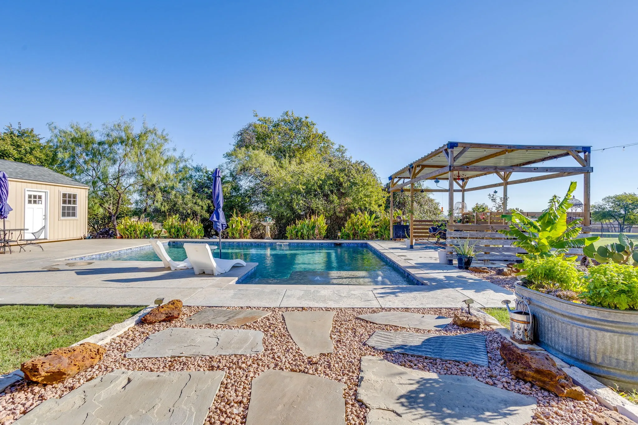 Single Family Residence For Sale in Johnson County , 2185 Sugar Button Lane, Alvarado, Texas 76009, 3 Bedroom, 2 Bathroom, 3 Garage spaces, 2,238 Sqft, built in 2022, mls#21419099, Real Estate Agent in Alvarado, Homes For Sale in Johnson county, Homes For Sale in Alvarado, Realtor in Alvarado Texas, Real Estate Brokerage Independent Realty Texas, Luminita Cordes Realtor