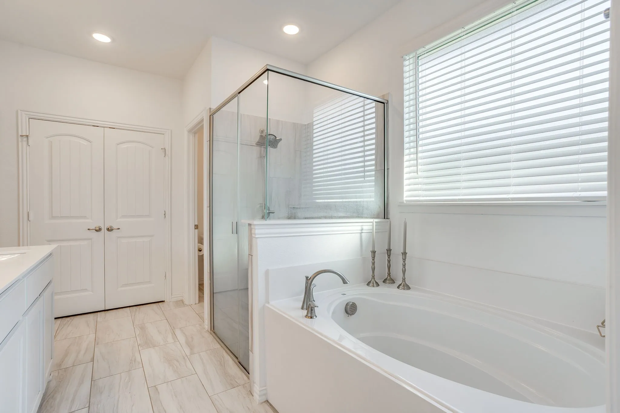 Single Family Residence For Sale in Johnson County , 2185 Sugar Button Lane, Alvarado, Texas 76009, 3 Bedroom, 2 Bathroom, 3 Garage spaces, 2,238 Sqft, built in 2022, mls#21419099, Real Estate Agent in Alvarado, Homes For Sale in Johnson county, Homes For Sale in Alvarado, Realtor in Alvarado Texas, Real Estate Brokerage Independent Realty Texas, Luminita Cordes Realtor