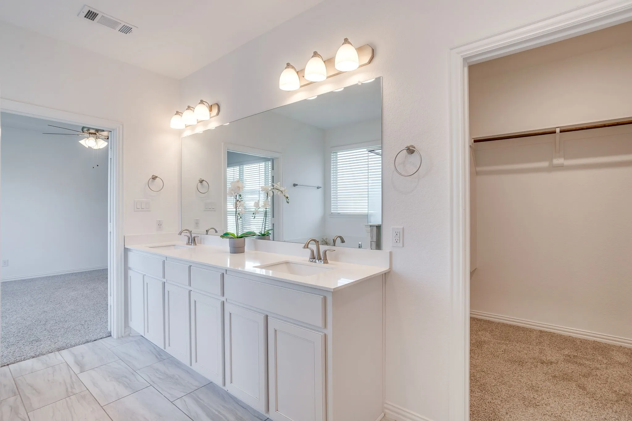 Single Family Residence For Sale in Johnson County , 2185 Sugar Button Lane, Alvarado, Texas 76009, 3 Bedroom, 2 Bathroom, 3 Garage spaces, 2,238 Sqft, built in 2022, mls#21419099, Real Estate Agent in Alvarado, Homes For Sale in Johnson county, Homes For Sale in Alvarado, Realtor in Alvarado Texas, Real Estate Brokerage Independent Realty Texas, Luminita Cordes Realtor