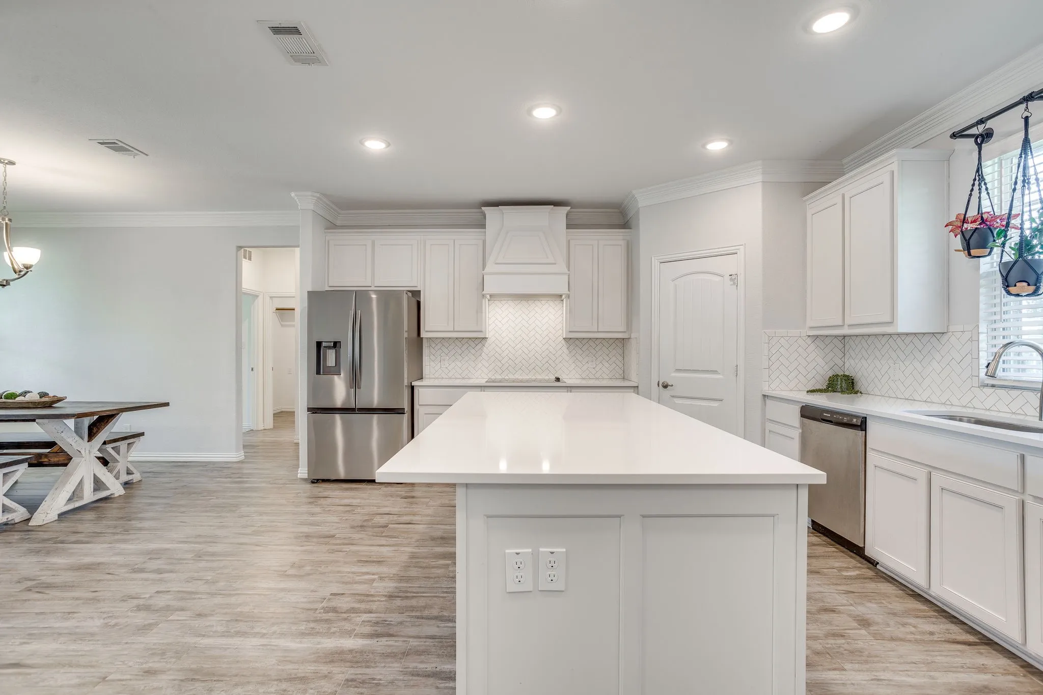 Single Family Residence For Sale in Johnson County , 2185 Sugar Button Lane, Alvarado, Texas 76009, 3 Bedroom, 2 Bathroom, 3 Garage spaces, 2,238 Sqft, built in 2022, mls#21419099, Real Estate Agent in Alvarado, Homes For Sale in Johnson county, Homes For Sale in Alvarado, Realtor in Alvarado Texas, Real Estate Brokerage Independent Realty Texas, Luminita Cordes Realtor