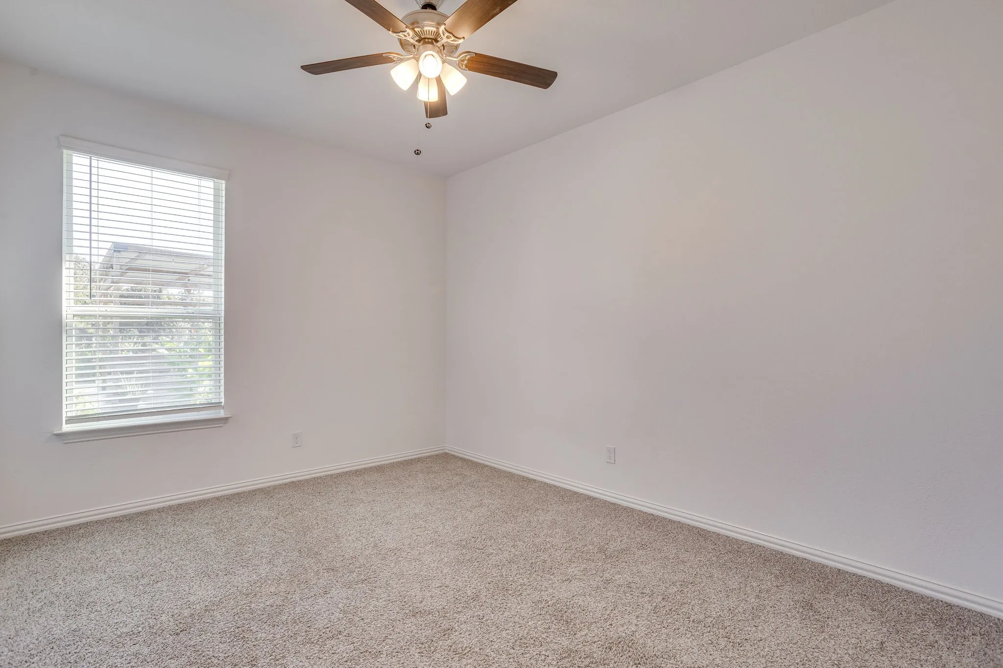 Single Family Residence For Sale in Johnson County , 2185 Sugar Button Lane, Alvarado, Texas 76009, 3 Bedroom, 2 Bathroom, 3 Garage spaces, 2,238 Sqft, built in 2022, mls#21419099, Real Estate Agent in Alvarado, Homes For Sale in Johnson county, Homes For Sale in Alvarado, Realtor in Alvarado Texas, Real Estate Brokerage Independent Realty Texas, Luminita Cordes Realtor