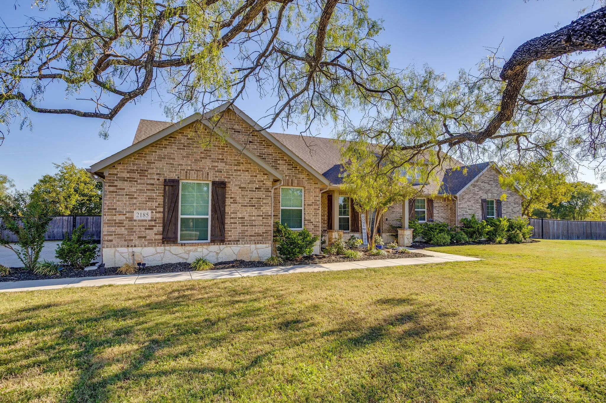 Single Family Residence For Sale in Johnson County , 2185 Sugar Button Lane, Alvarado, Texas 76009, 3 Bedroom, 2 Bathroom, 3 Garage spaces, 2,238 Sqft, built in 2022, mls#21419099, Real Estate Agent in Alvarado, Homes For Sale in Johnson county, Homes For Sale in Alvarado, Realtor in Alvarado Texas, Real Estate Brokerage Independent Realty Texas, Luminita Cordes Realtor