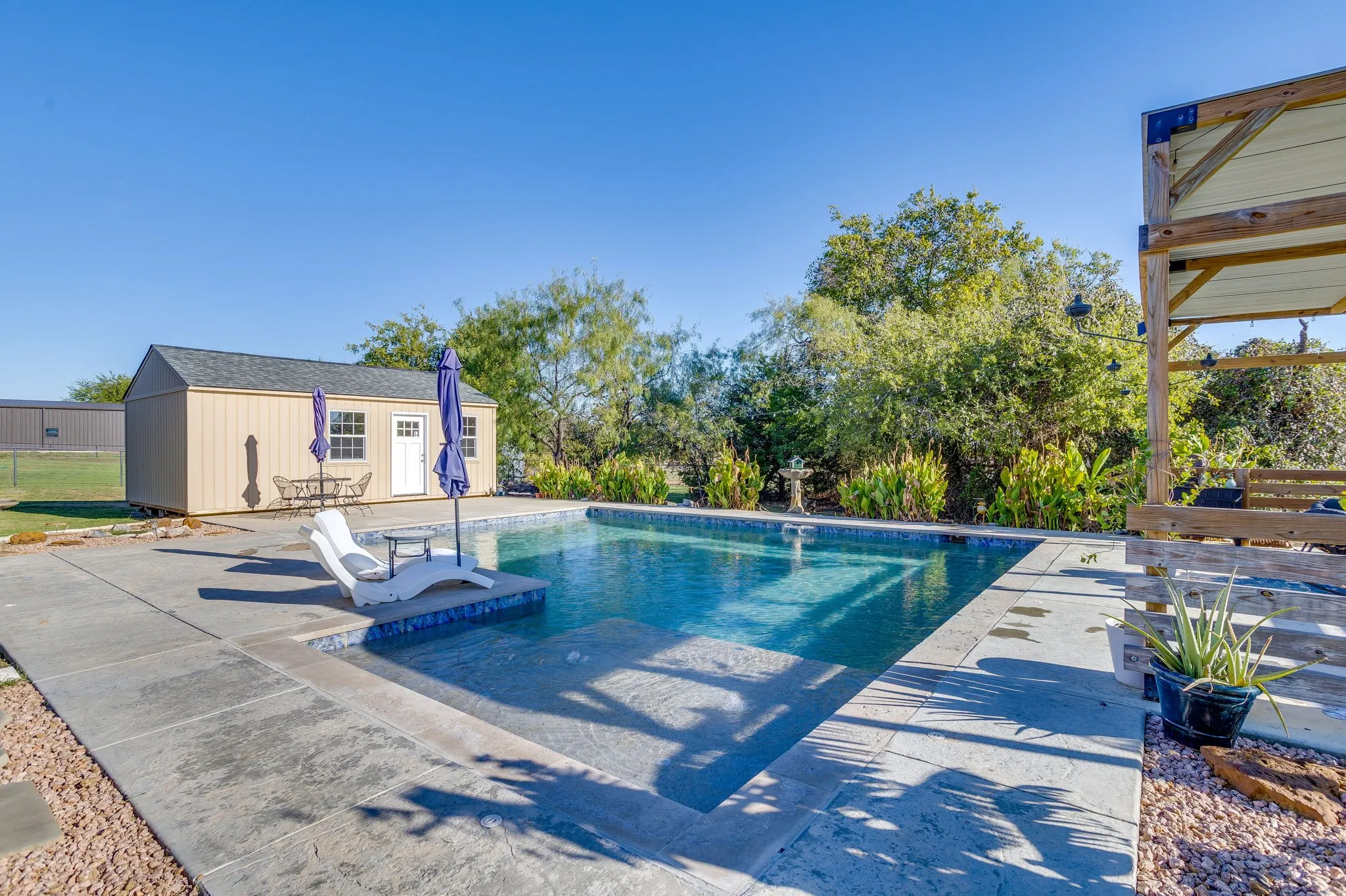 Single Family Residence For Sale in Johnson County , 2185 Sugar Button Lane, Alvarado, Texas 76009, 3 Bedroom, 2 Bathroom, 3 Garage spaces, 2,238 Sqft, built in 2022, mls#21419099, Real Estate Agent in Alvarado, Homes For Sale in Johnson county, Homes For Sale in Alvarado, Realtor in Alvarado Texas, Real Estate Brokerage Independent Realty Texas, Luminita Cordes Realtor