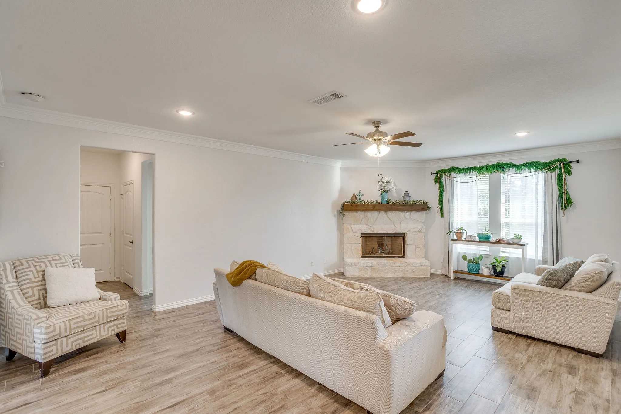 Single Family Residence For Sale in Johnson County , 2185 Sugar Button Lane, Alvarado, Texas 76009, 3 Bedroom, 2 Bathroom, 3 Garage spaces, 2,238 Sqft, built in 2022, mls#21419099, Real Estate Agent in Alvarado, Homes For Sale in Johnson county, Homes For Sale in Alvarado, Realtor in Alvarado Texas, Real Estate Brokerage Independent Realty Texas, Luminita Cordes Realtor